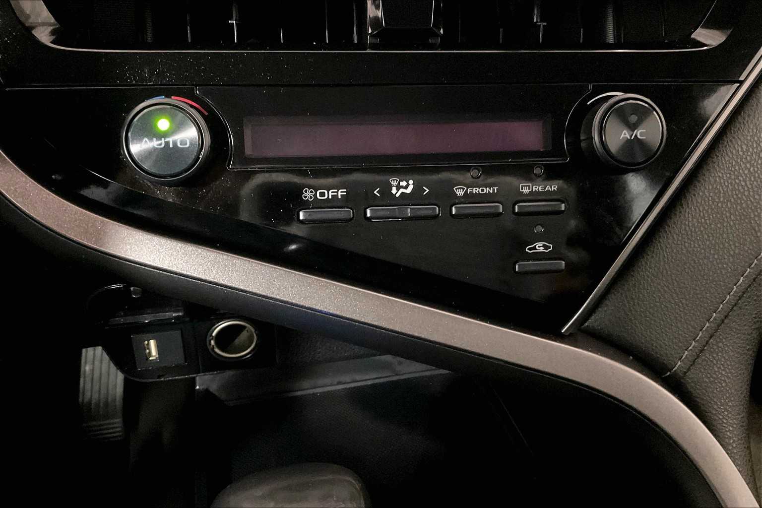 2021 Toyota Camry SE - Photo 25