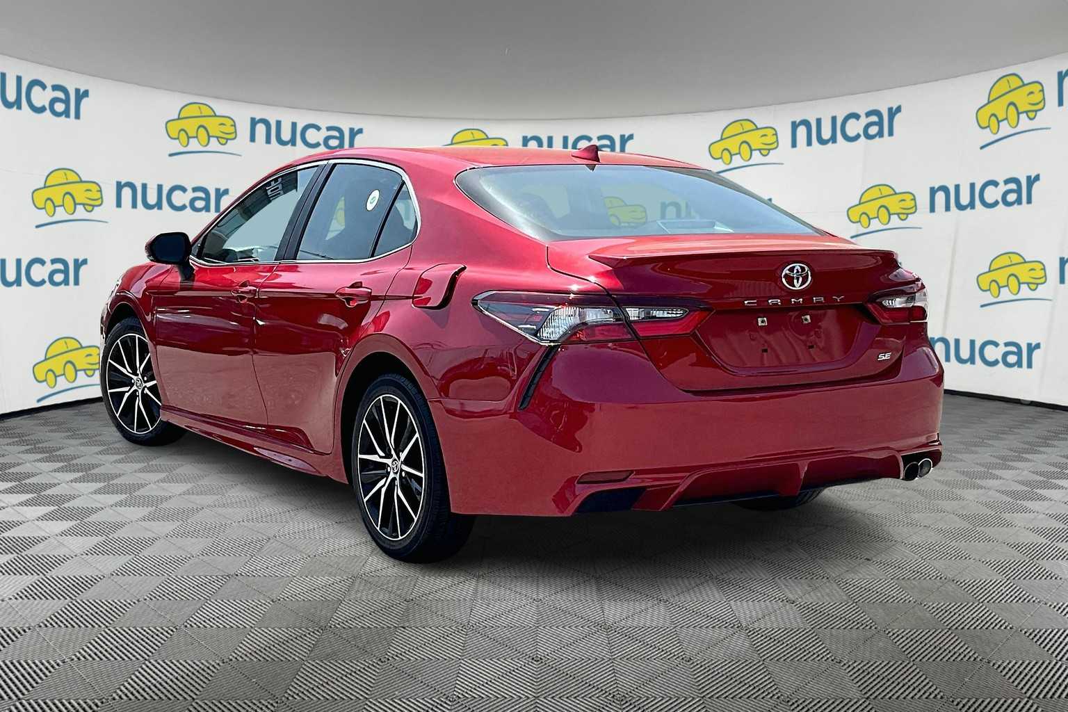 2021 Toyota Camry SE - Photo 4