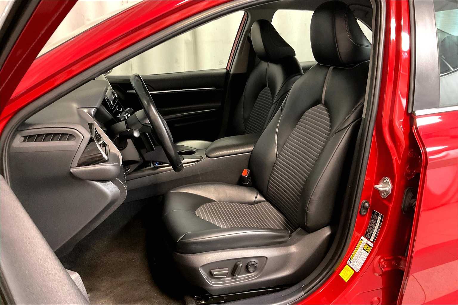 2021 Toyota Camry SE - Photo 10