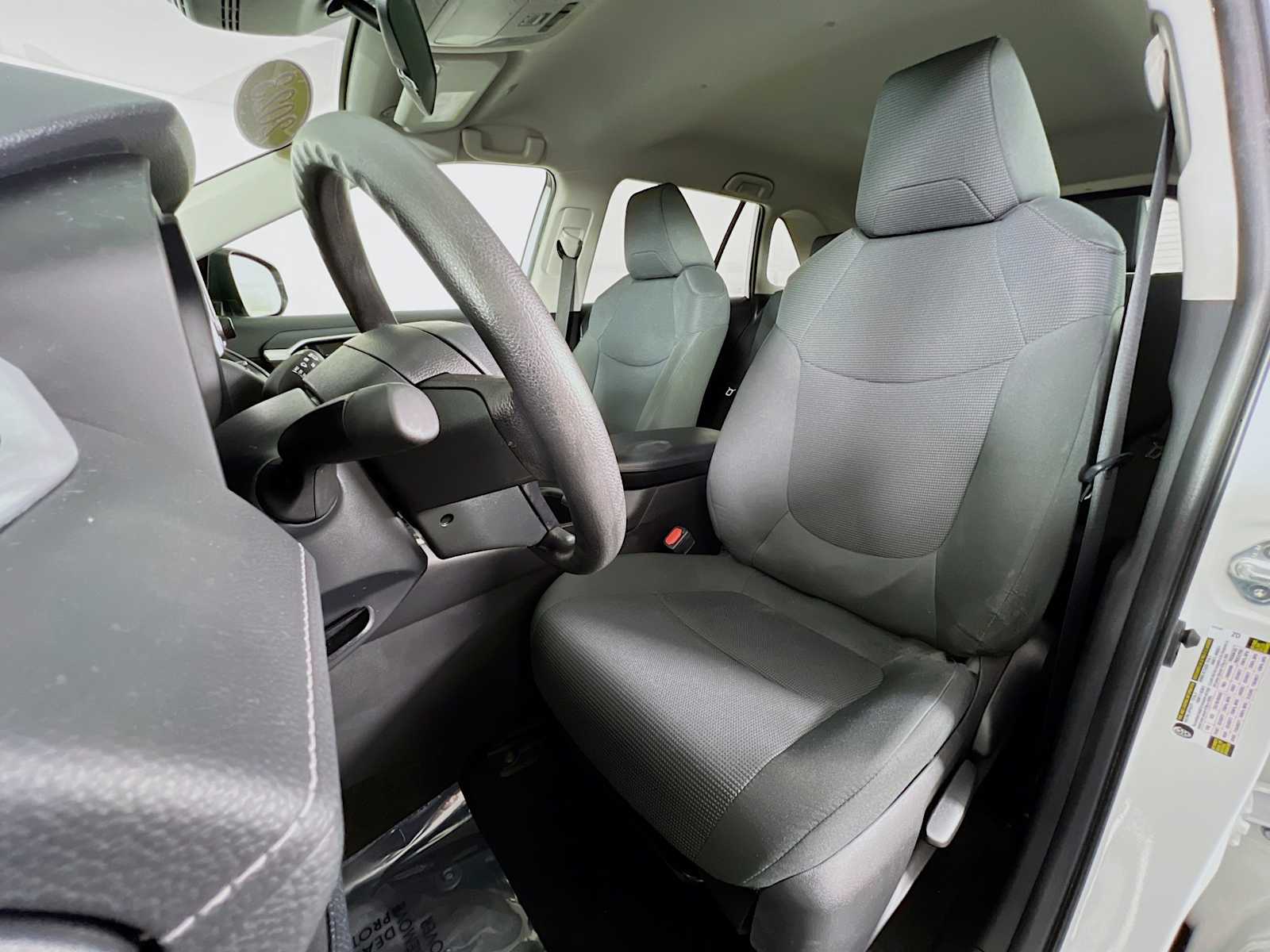 2023 Toyota RAV4 LE - Photo 20