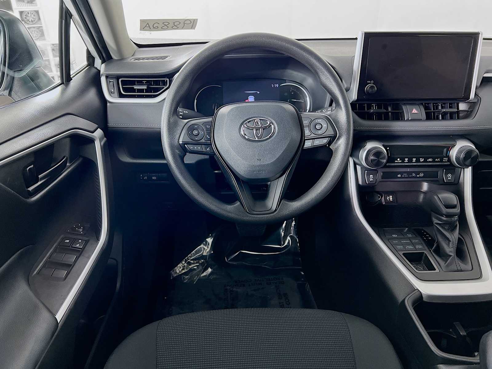 2023 Toyota RAV4 LE - Photo 21