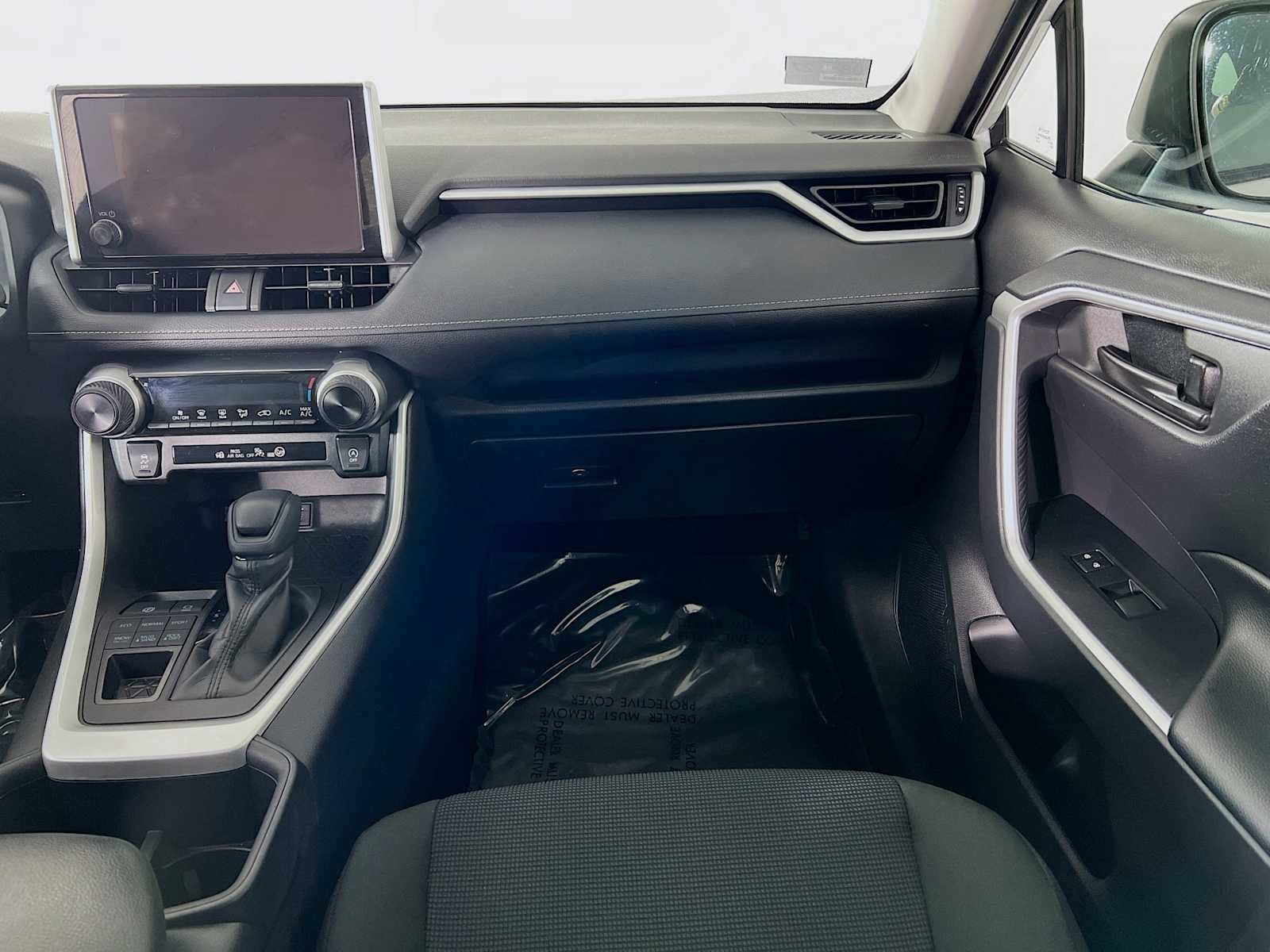 2023 Toyota RAV4 LE - Photo 22