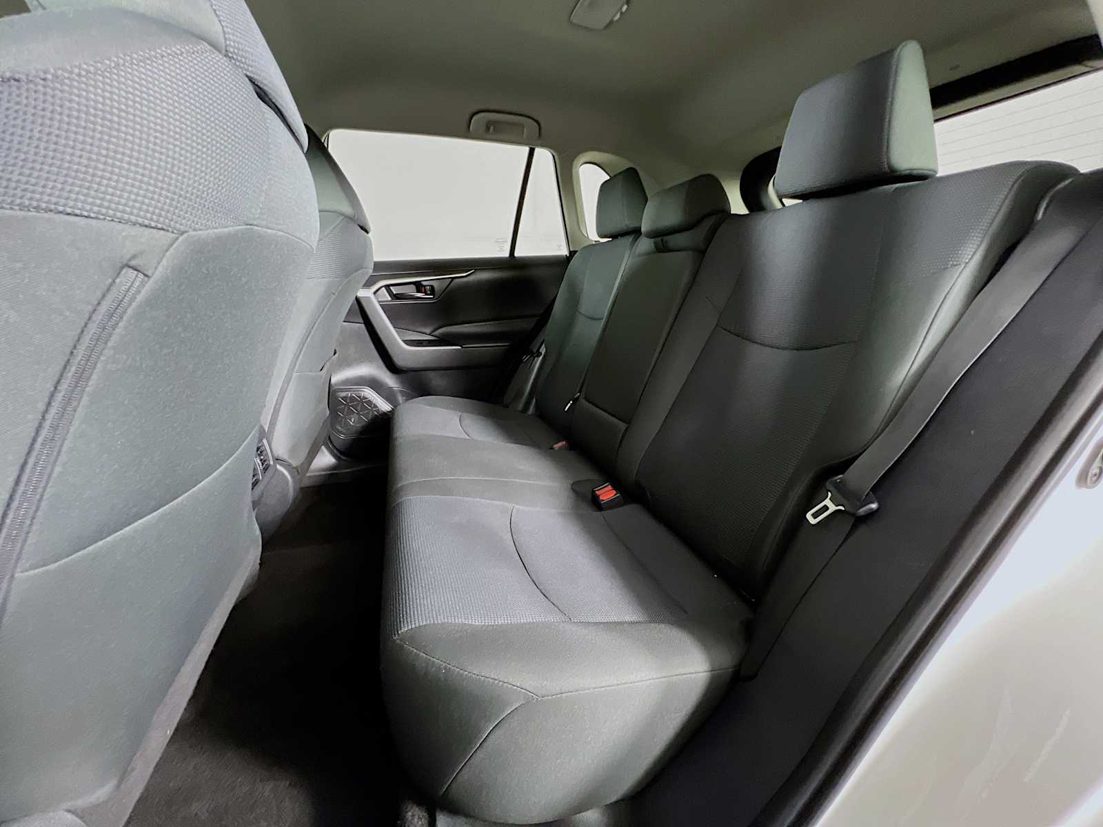 2023 Toyota RAV4 LE - Photo 23