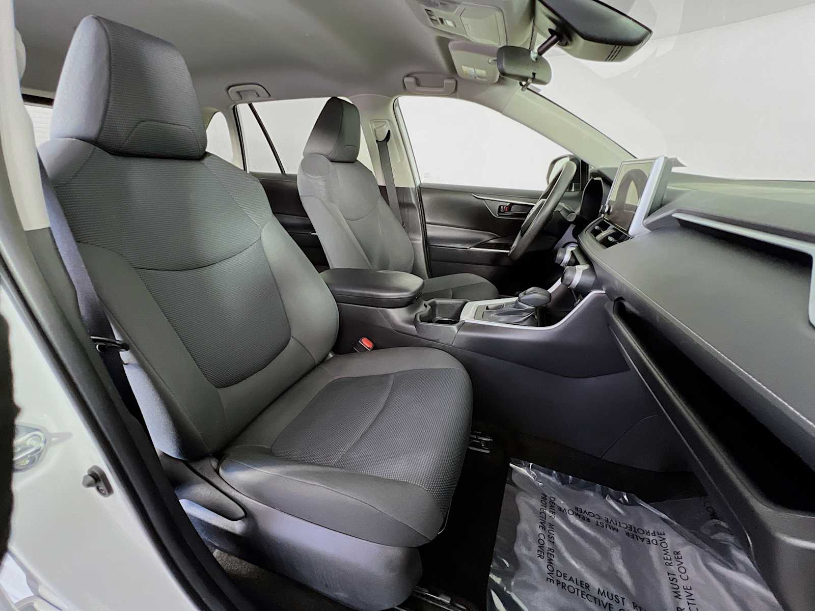 2023 Toyota RAV4 LE - Photo 27