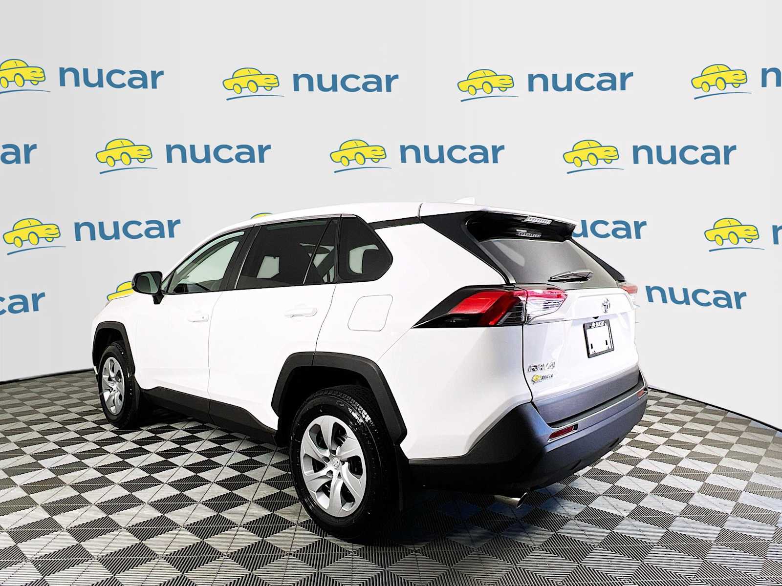 2023 Toyota RAV4 LE - Photo 5