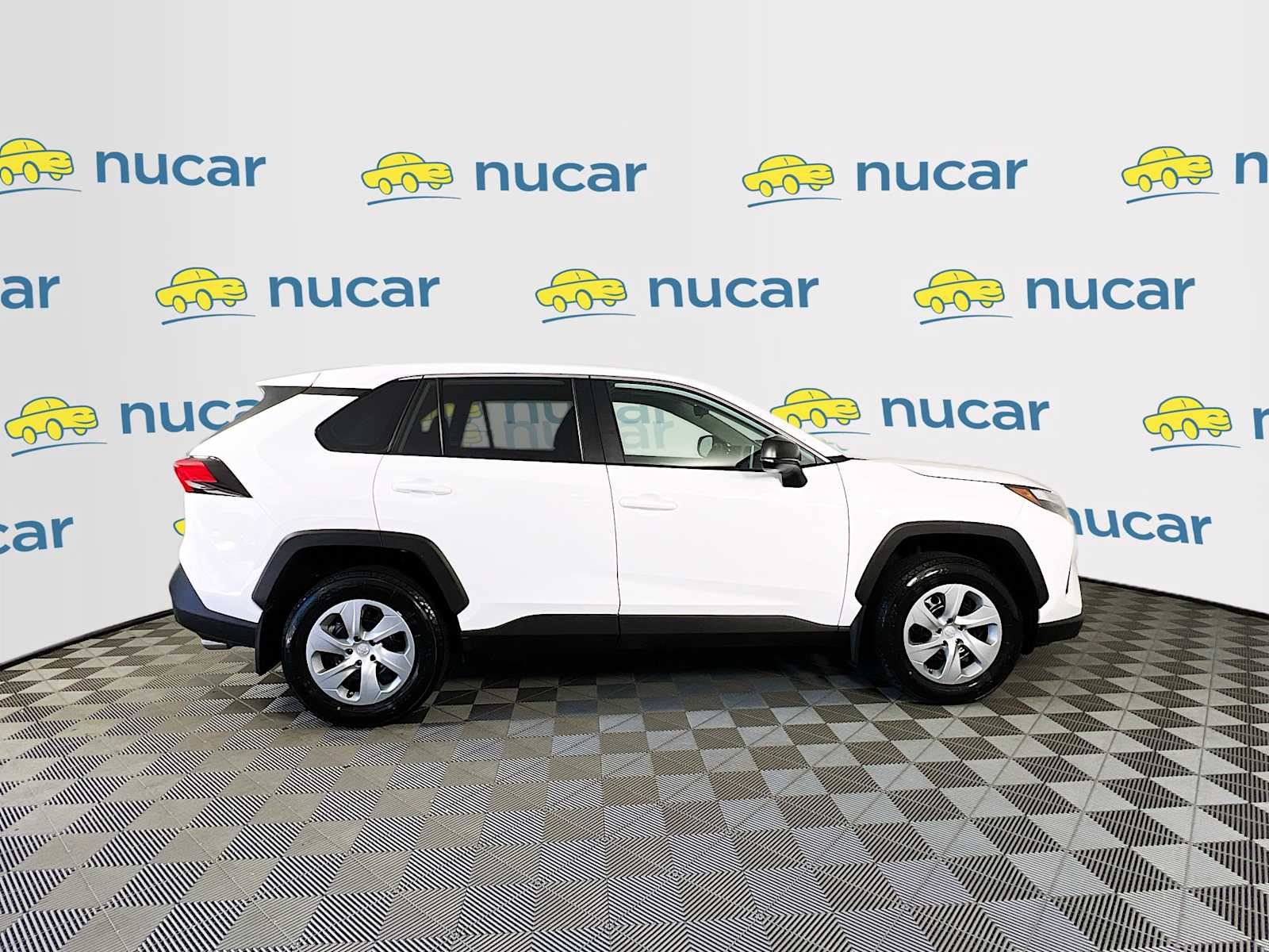 2023 Toyota RAV4 LE - Photo 8
