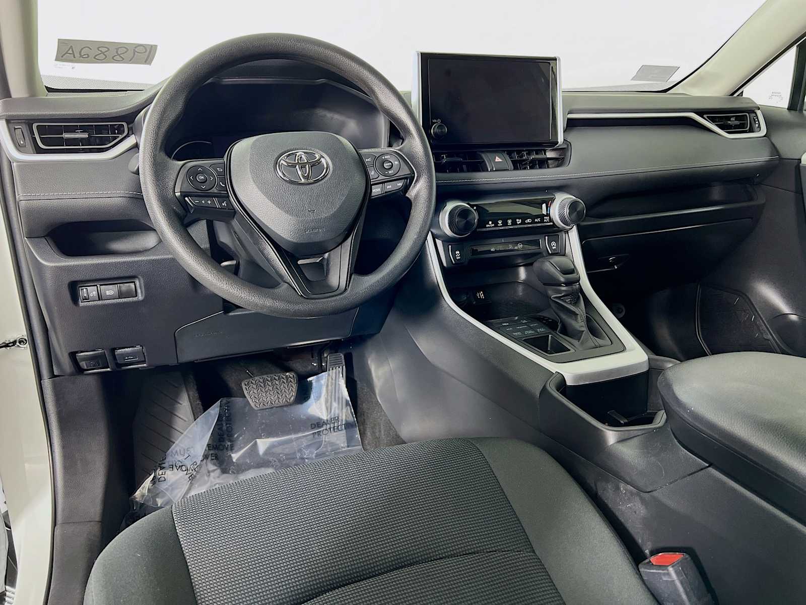 2023 Toyota RAV4 LE - Photo 9