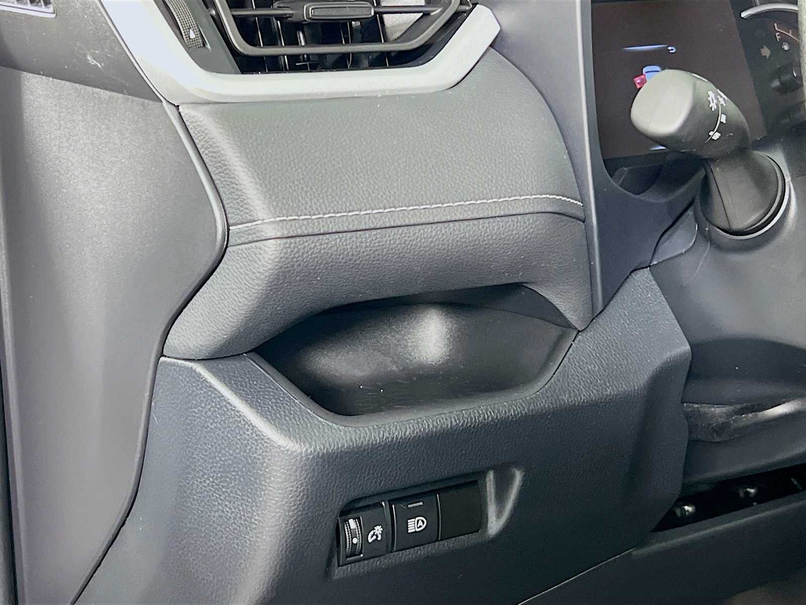 2023 Toyota RAV4 LE - Photo 10
