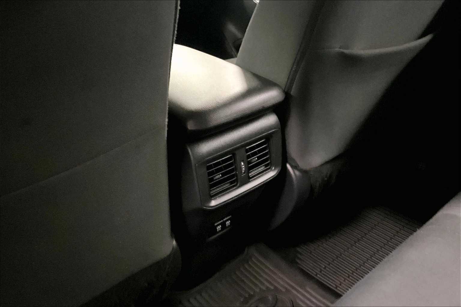 2019 Toyota RAV4 XLE - Photo 28
