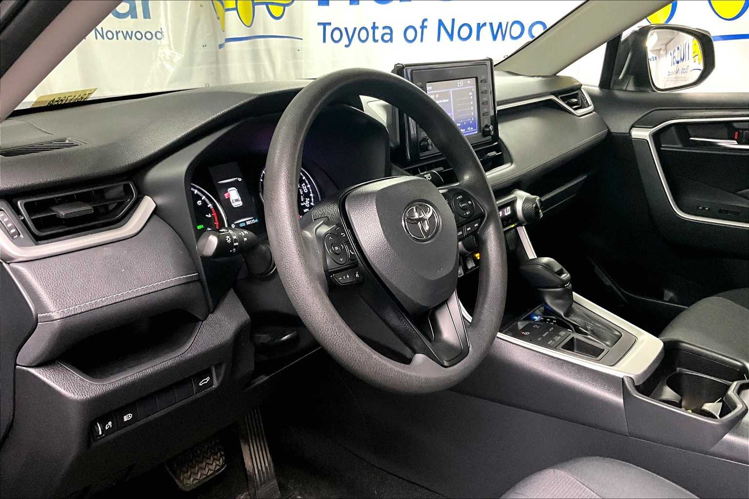 2019 Toyota RAV4 XLE - Photo 8