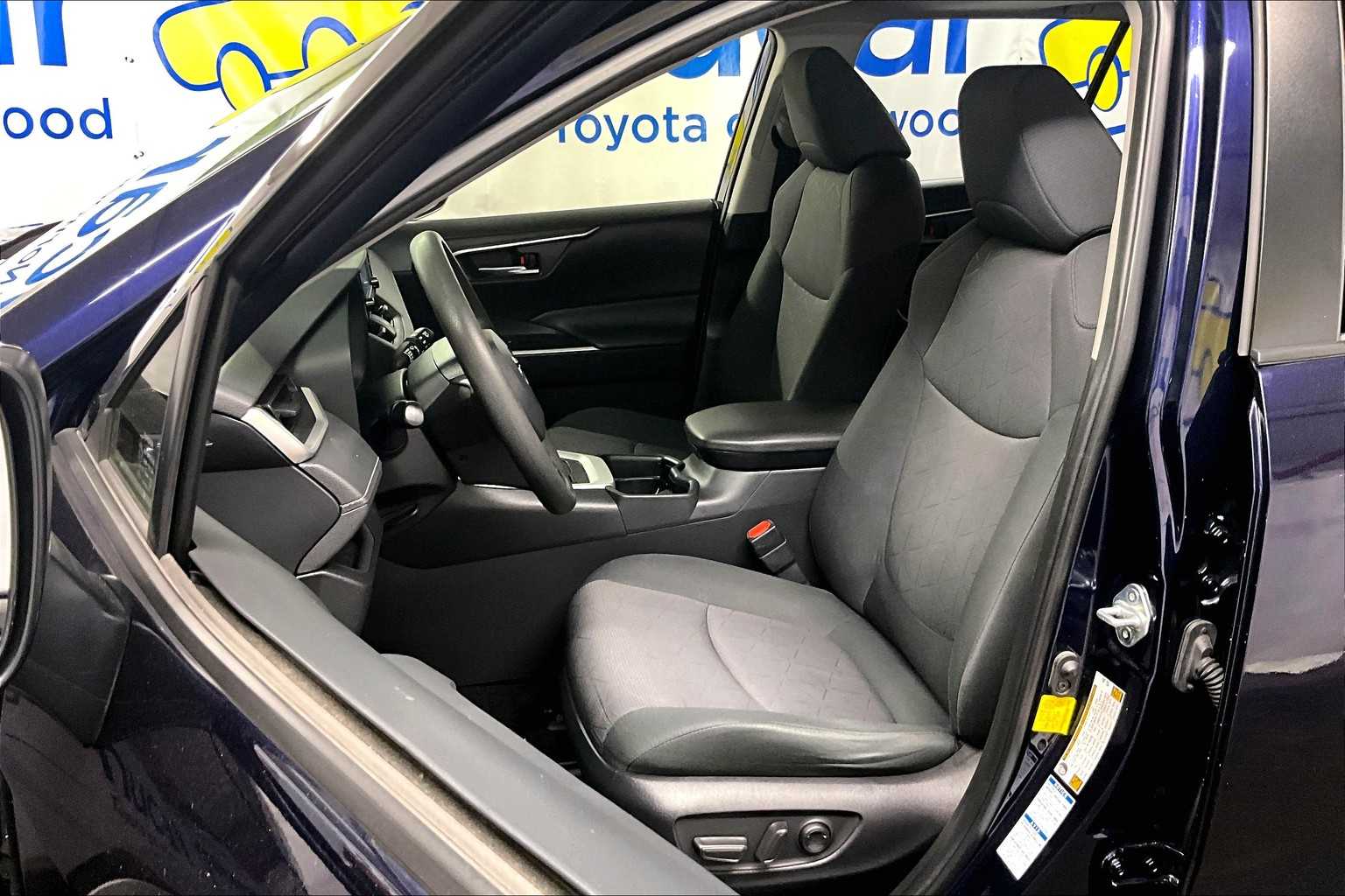 2019 Toyota RAV4 XLE - Photo 10