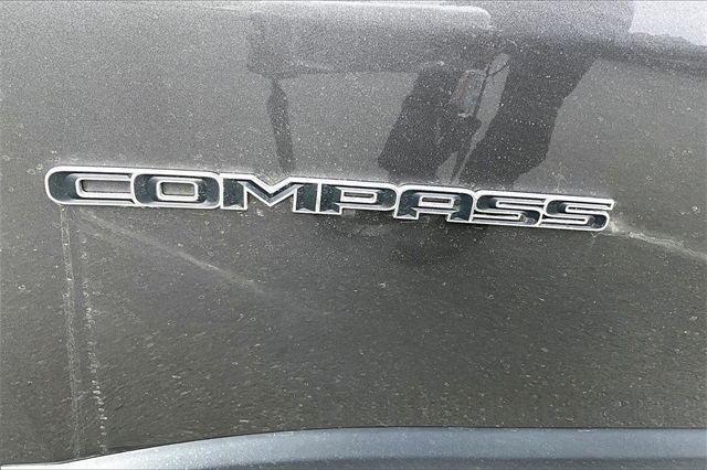 2022 Jeep Compass Latitude Lux - Photo 8