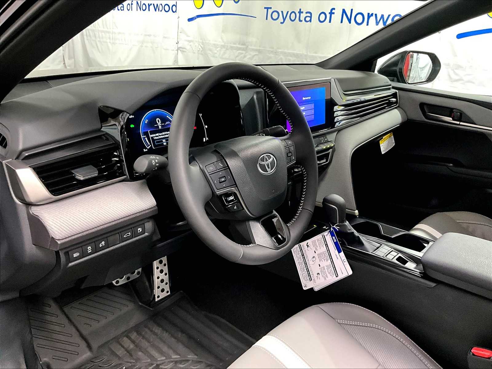 2025 Toyota Camry SE - Photo 9