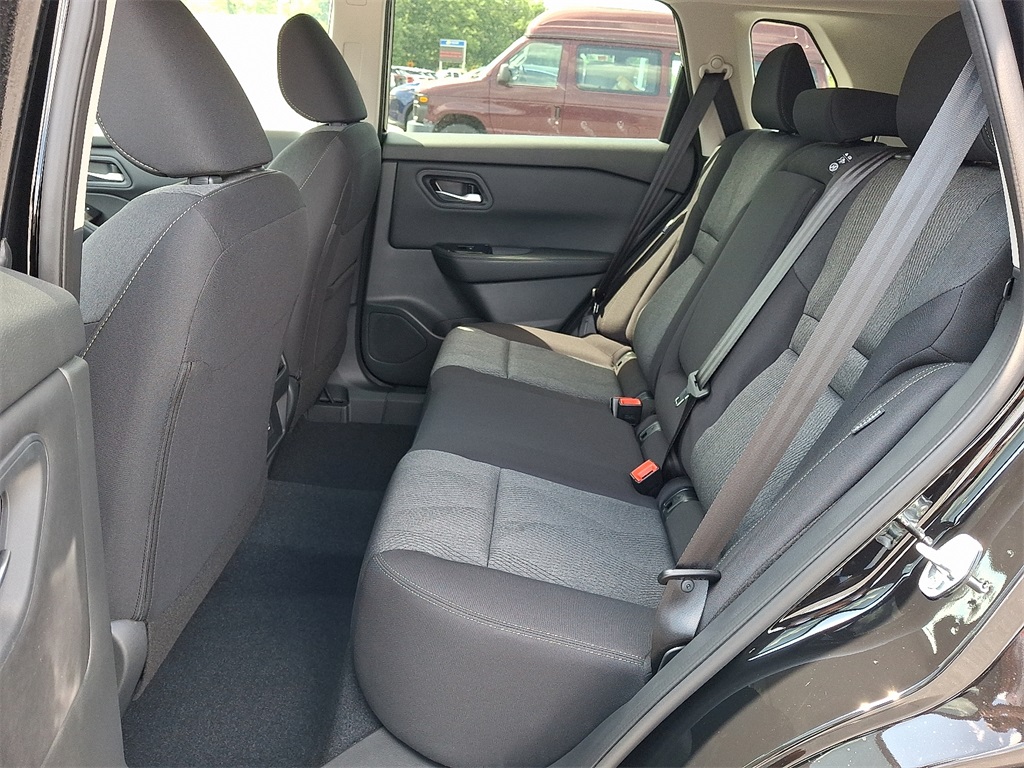 2025 Nissan Rogue SV - Photo 6