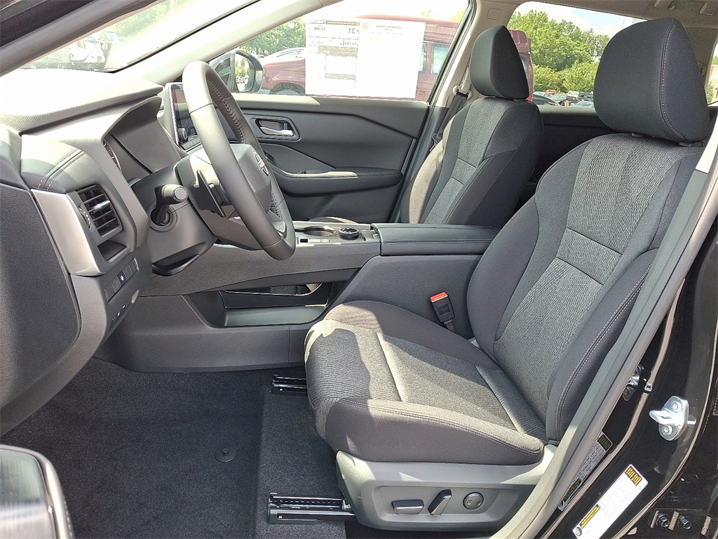 2025 Nissan Rogue SV - Photo 9