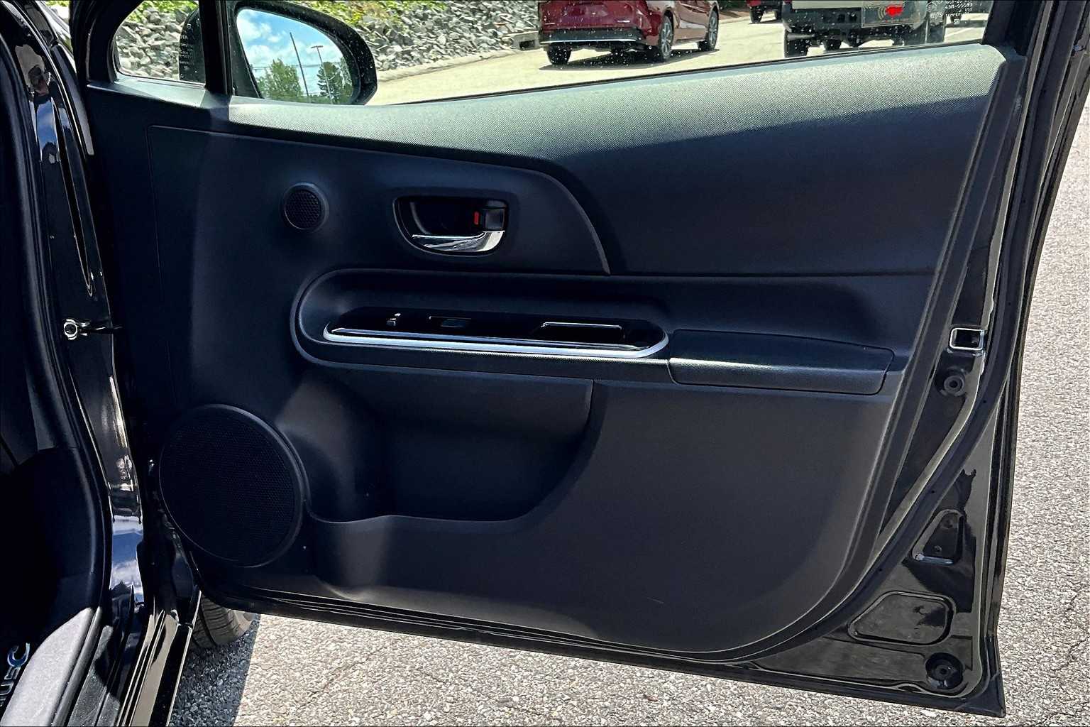 2016 Toyota Prius c Persona Series - Photo 15