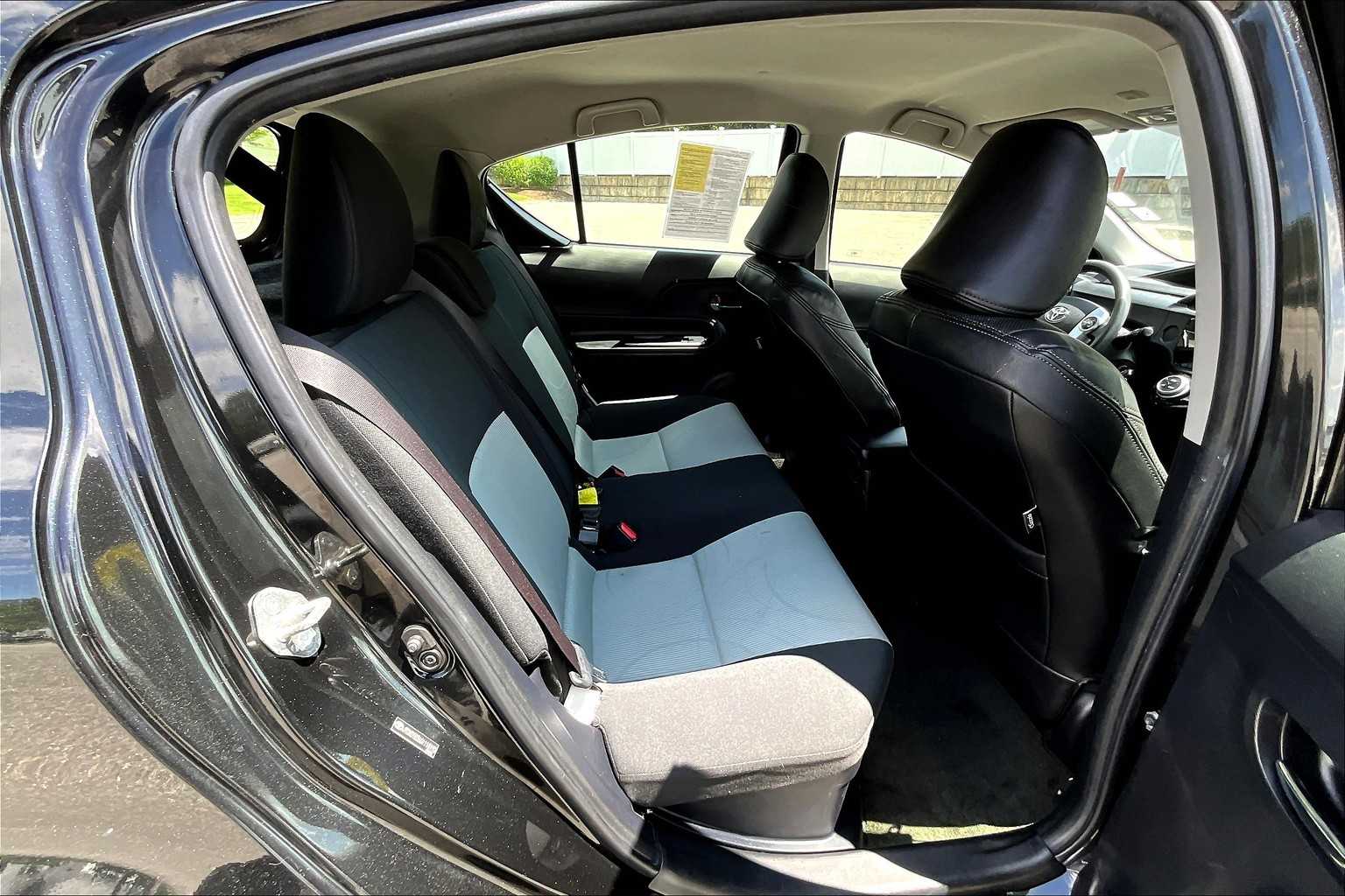 2016 Toyota Prius c Persona Series - Photo 19