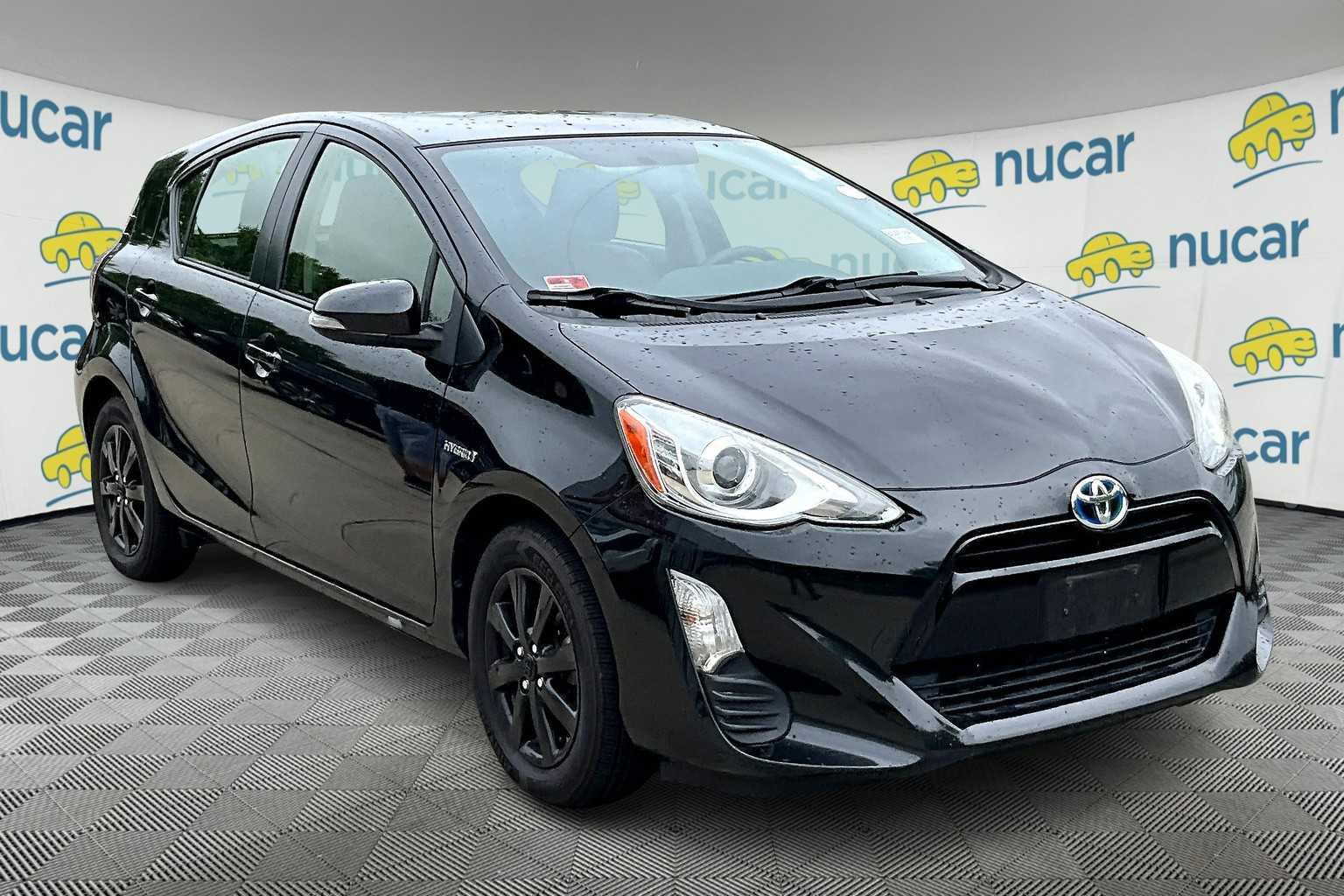 2016 Toyota Prius c Persona Series - Photo 2