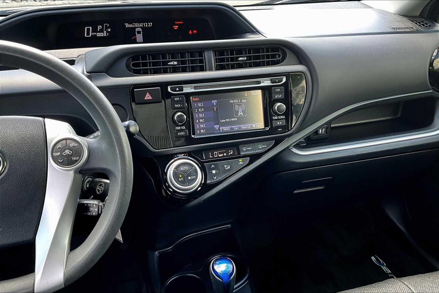 2016 Toyota Prius c Persona Series - Photo 21