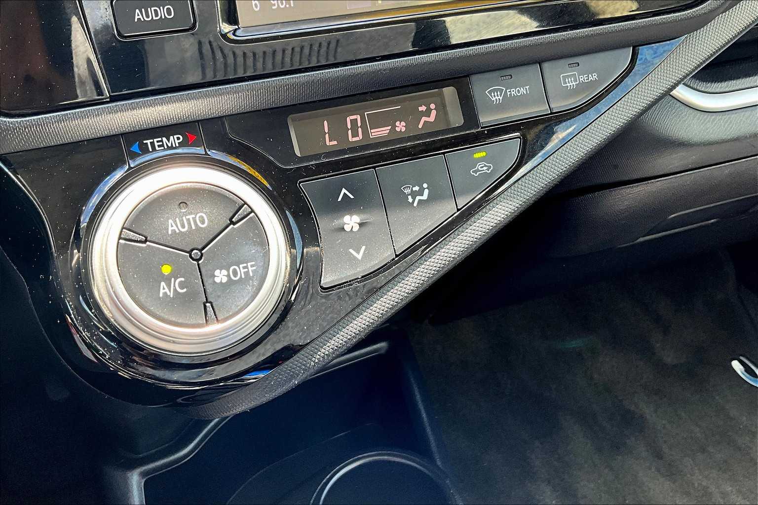 2016 Toyota Prius c Persona Series - Photo 28