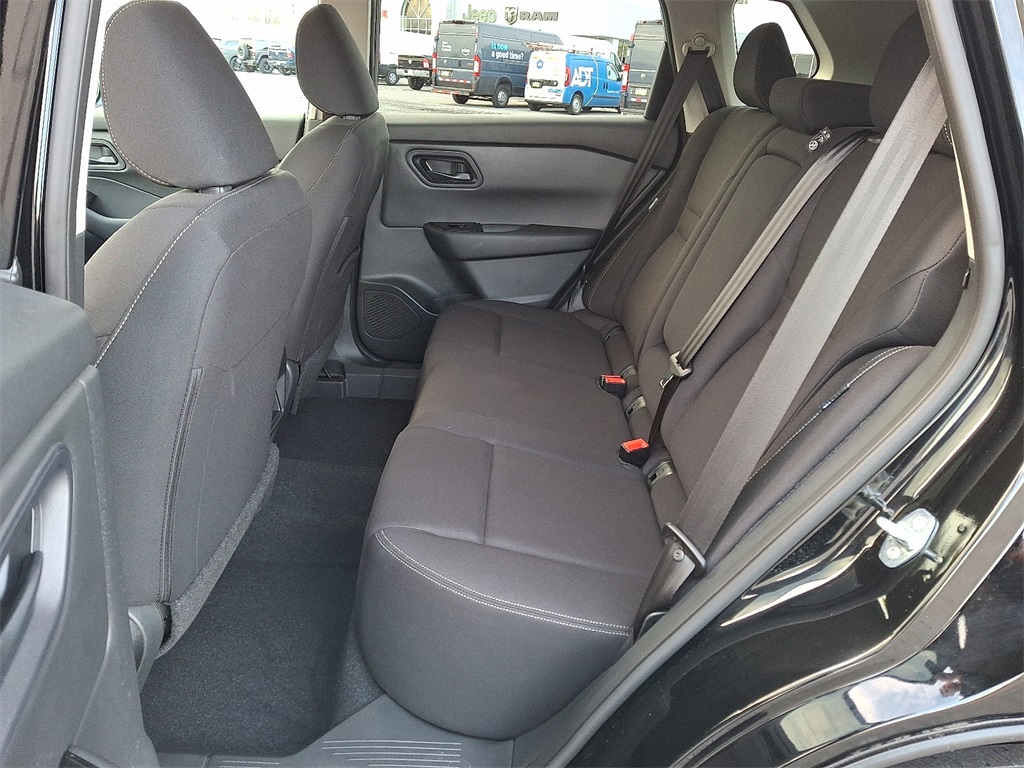 2024 Nissan Rogue S - Photo 11