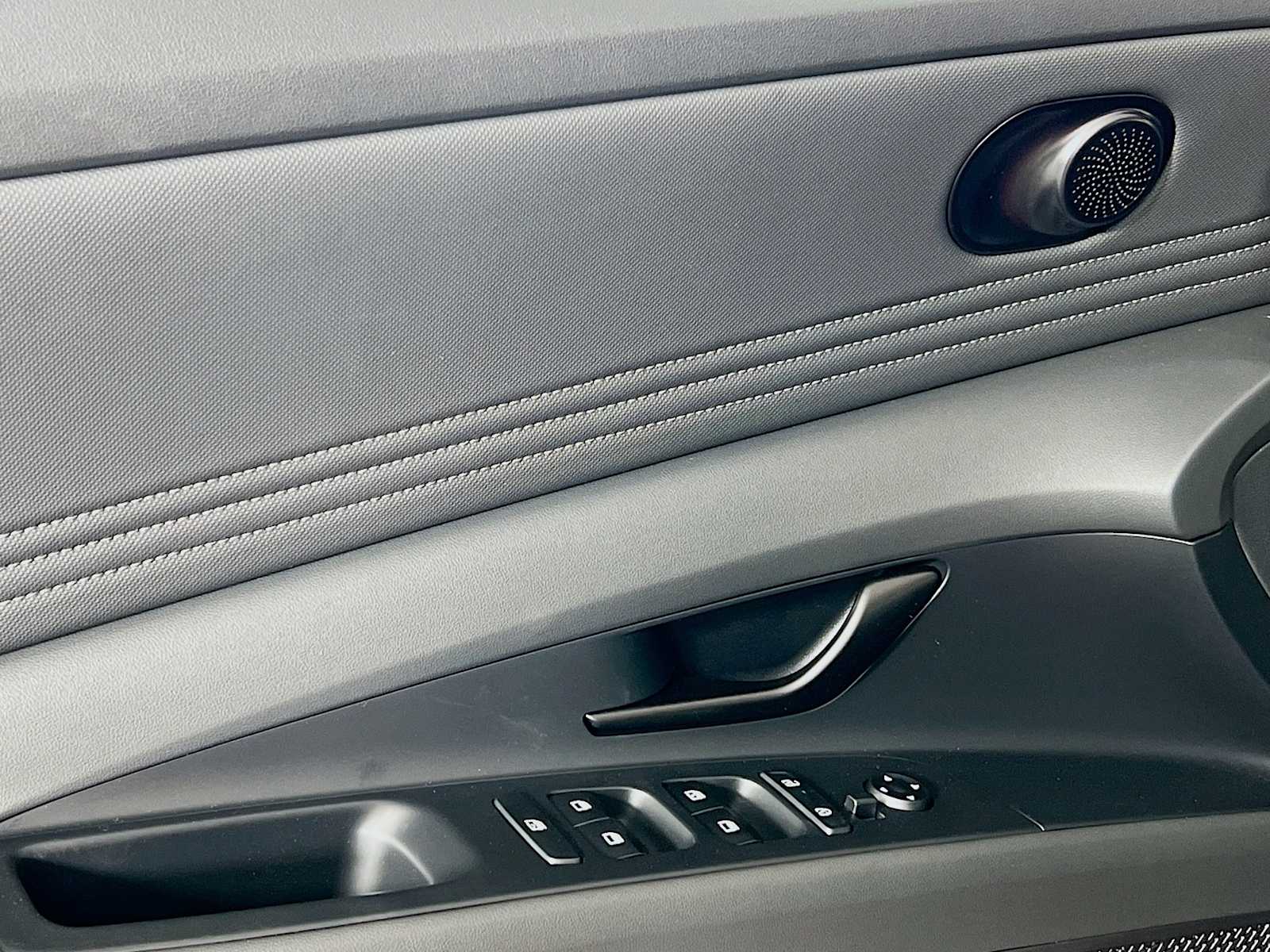 2025 Hyundai Elantra SEL Sport - Photo 15
