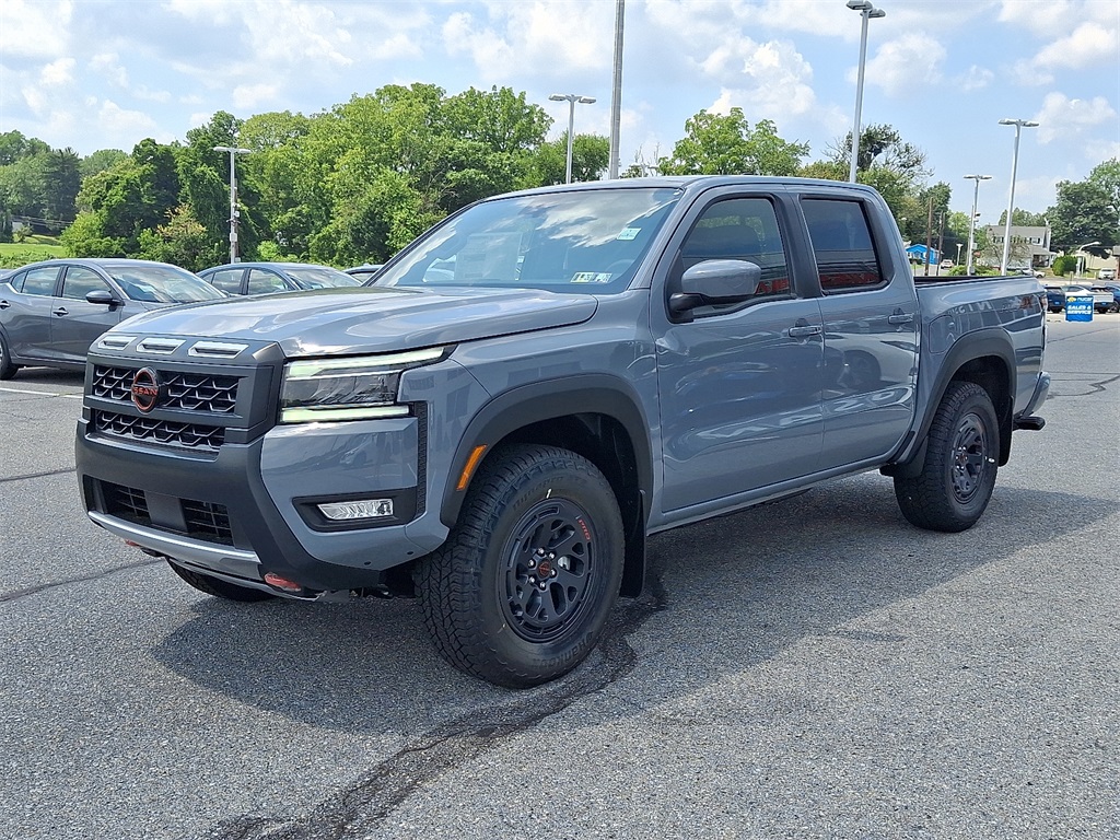 2025 Nissan Frontier PRO-4X - Photo 2