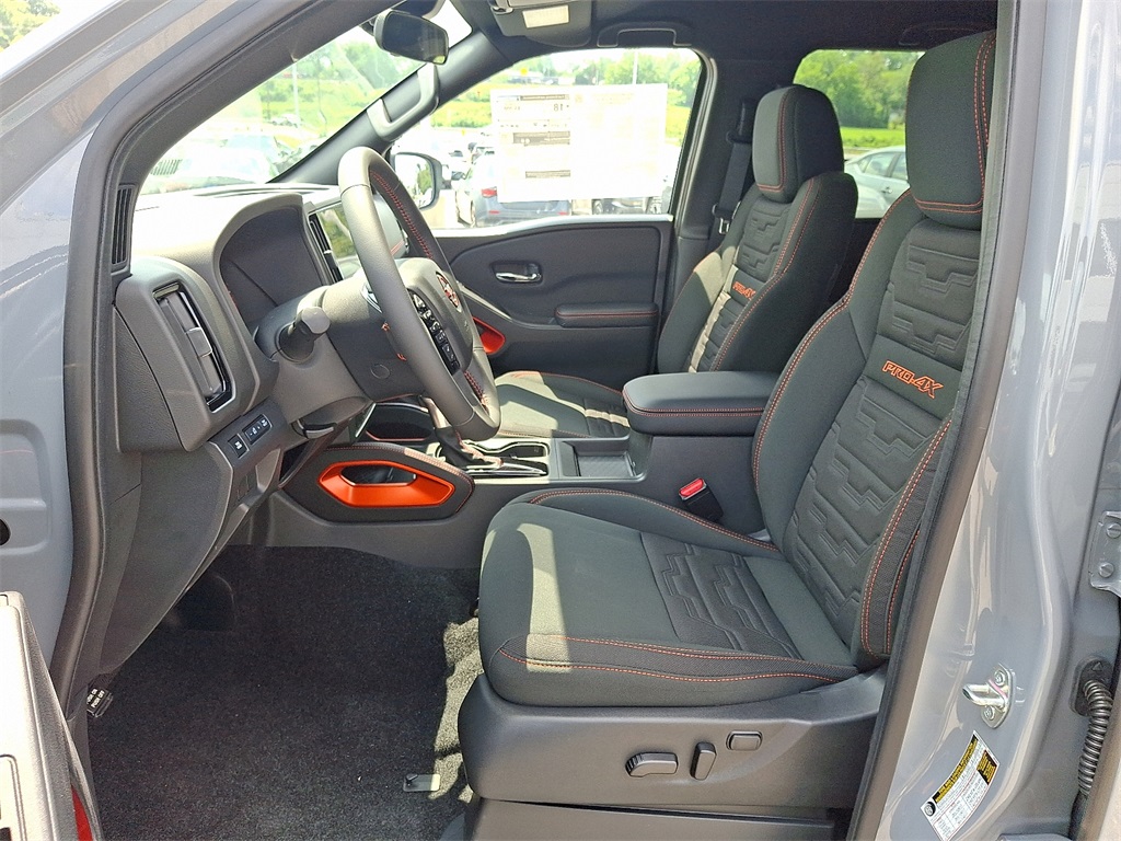2025 Nissan Frontier PRO-4X - Photo 8