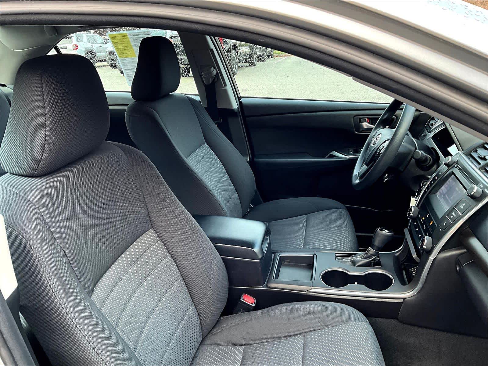 2016 Toyota Camry LE - Photo 11