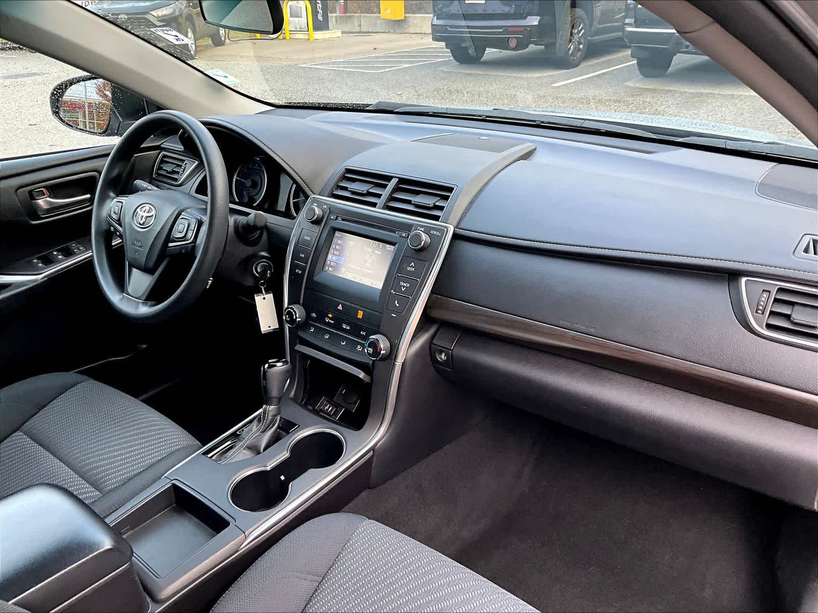 2016 Toyota Camry LE - Photo 14