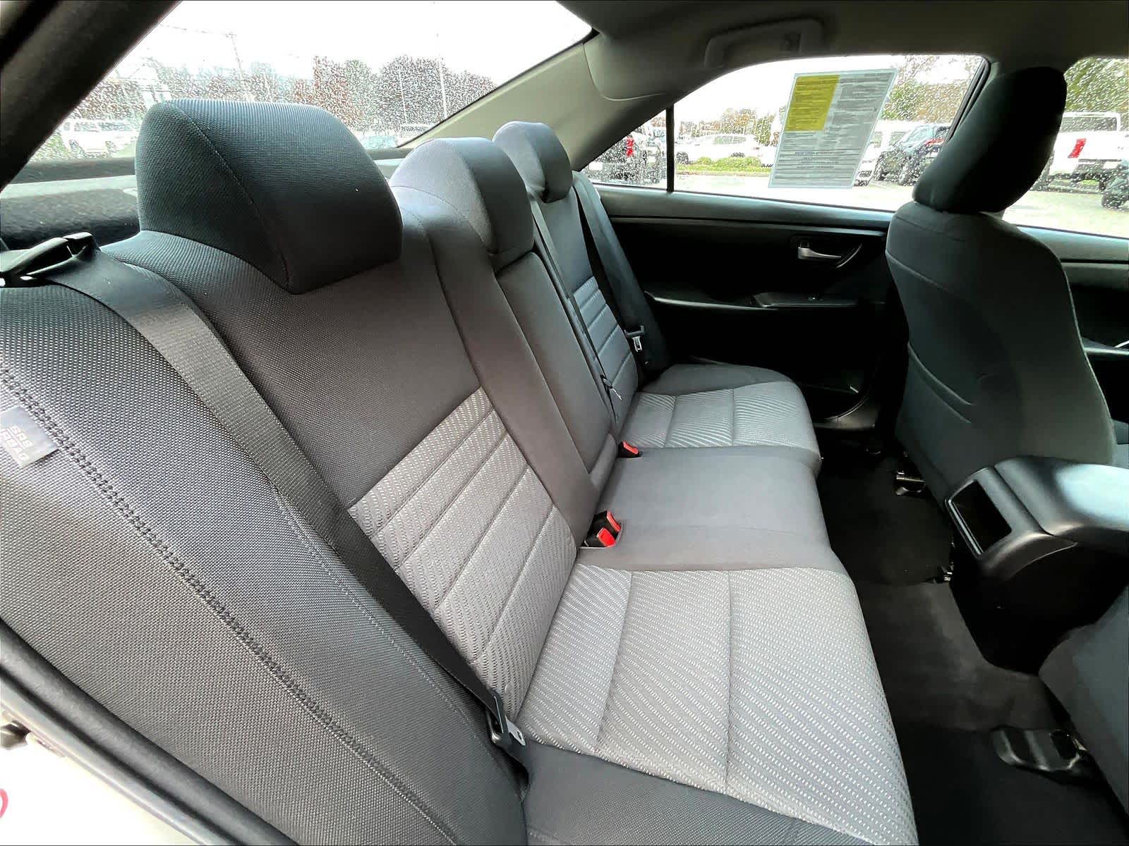 2016 Toyota Camry LE - Photo 16