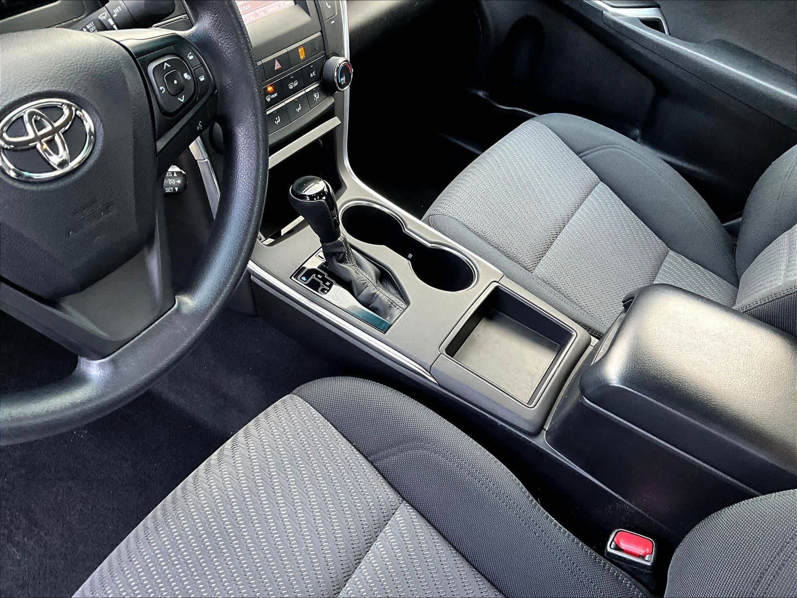 2016 Toyota Camry LE - Photo 20