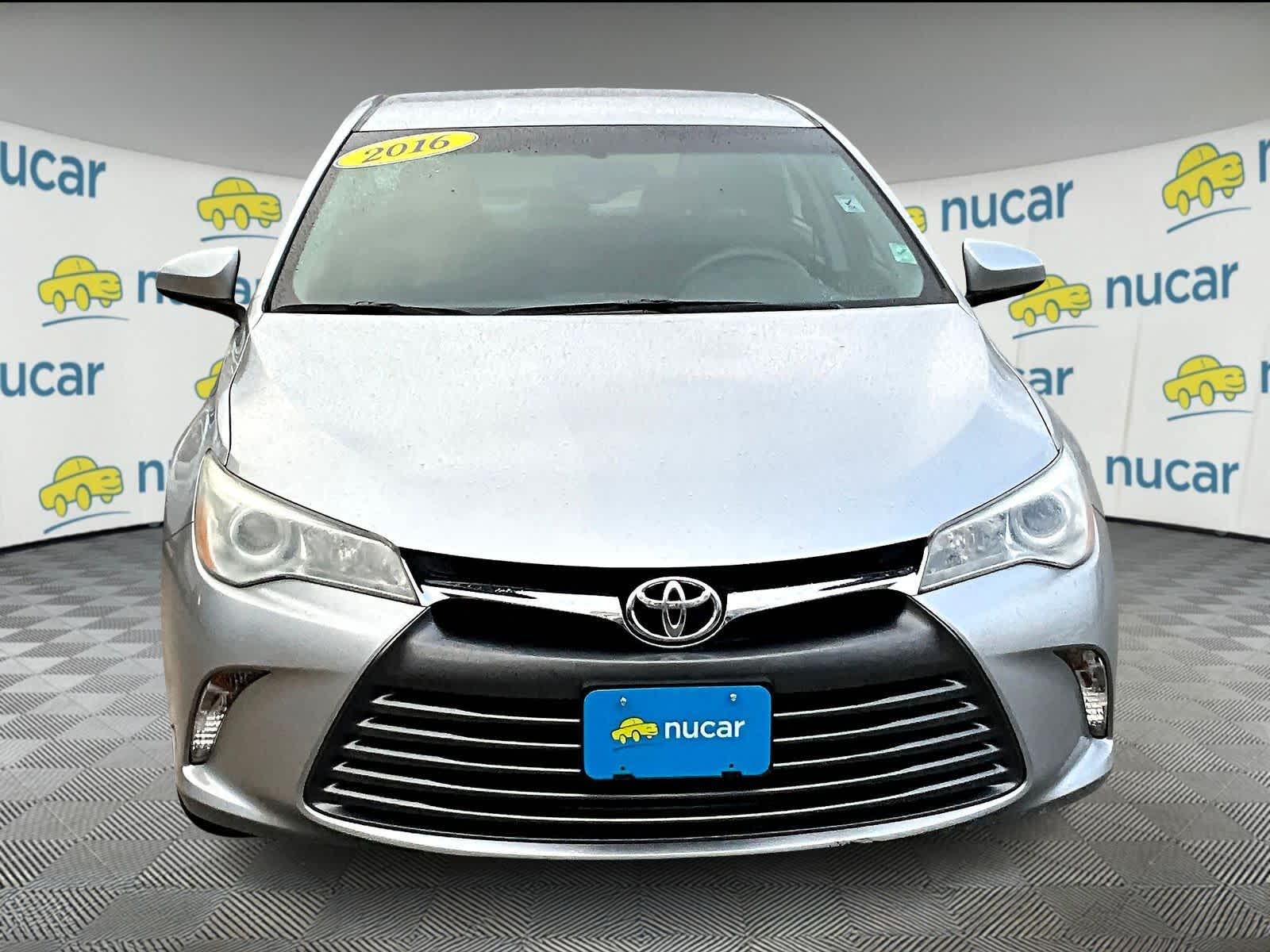 2016 Toyota Camry LE - Photo 2