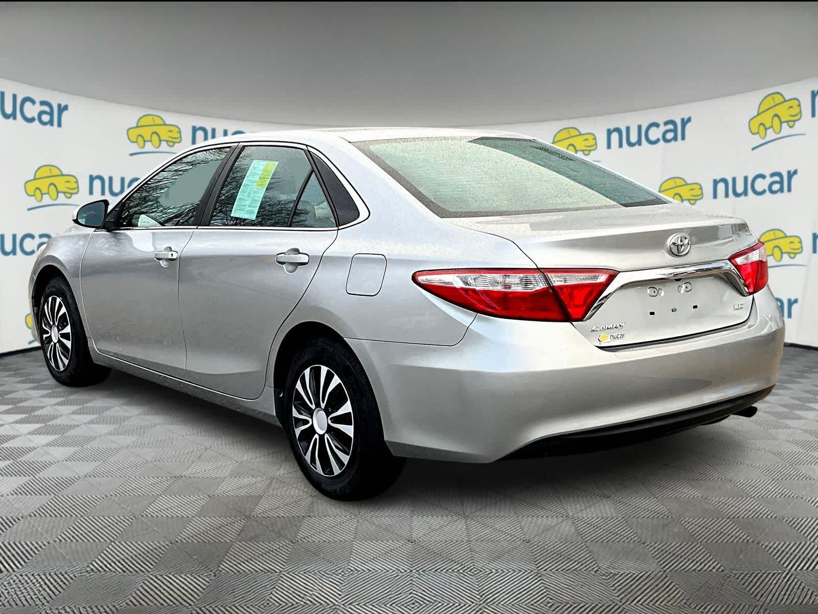 2016 Toyota Camry LE - Photo 4