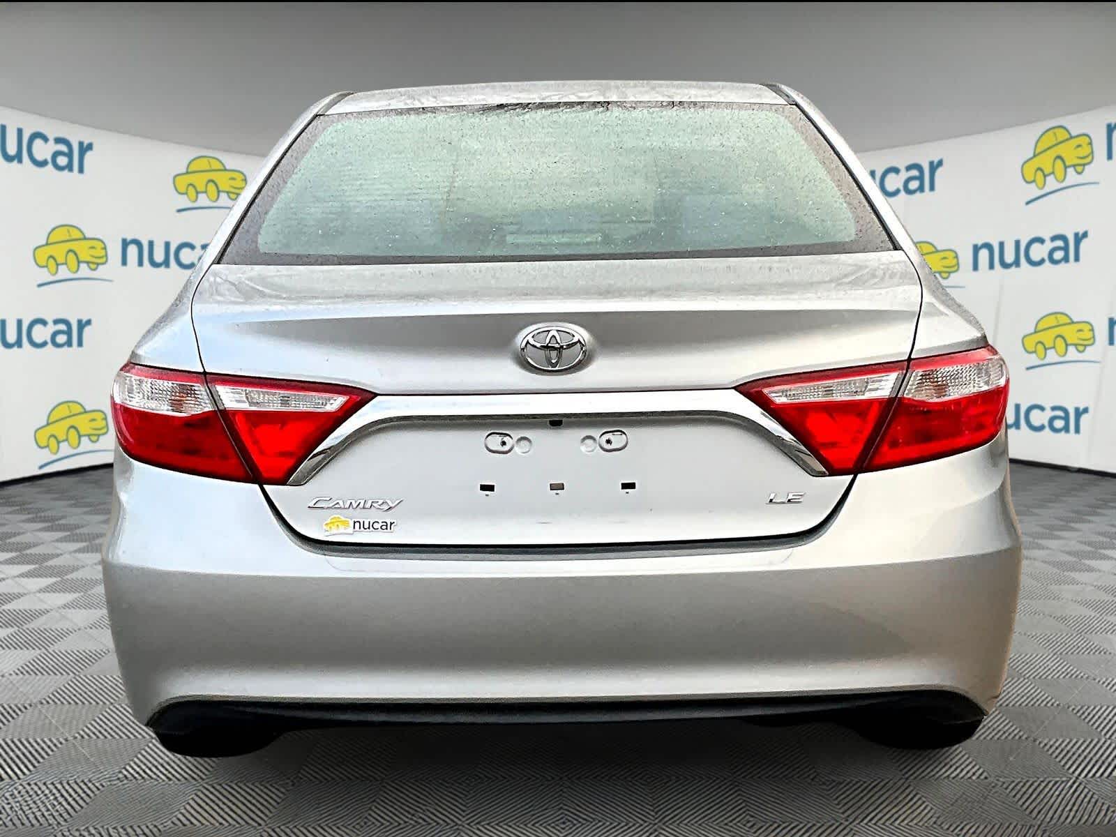 2016 Toyota Camry LE - Photo 5