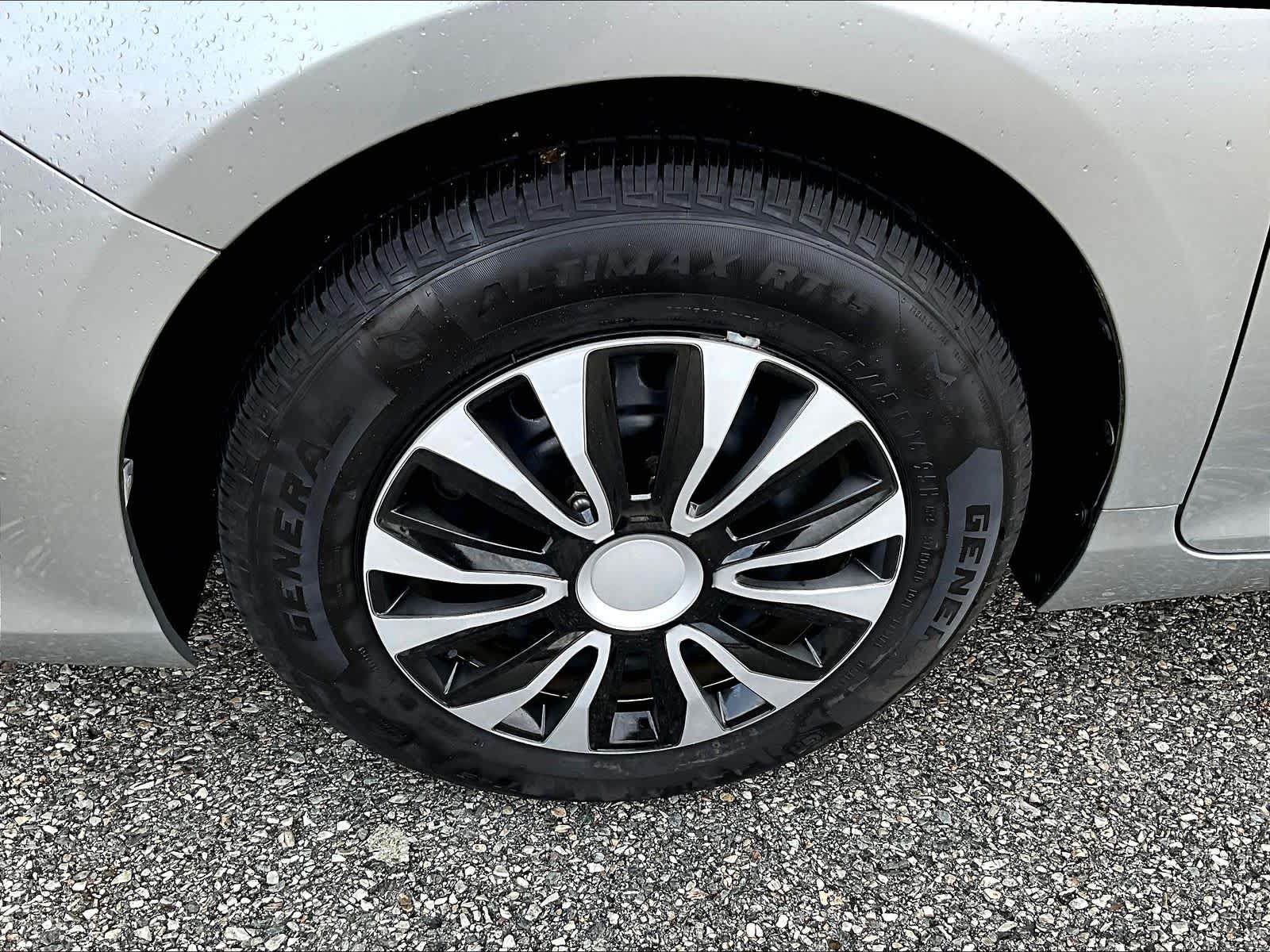 2016 Toyota Camry LE - Photo 7