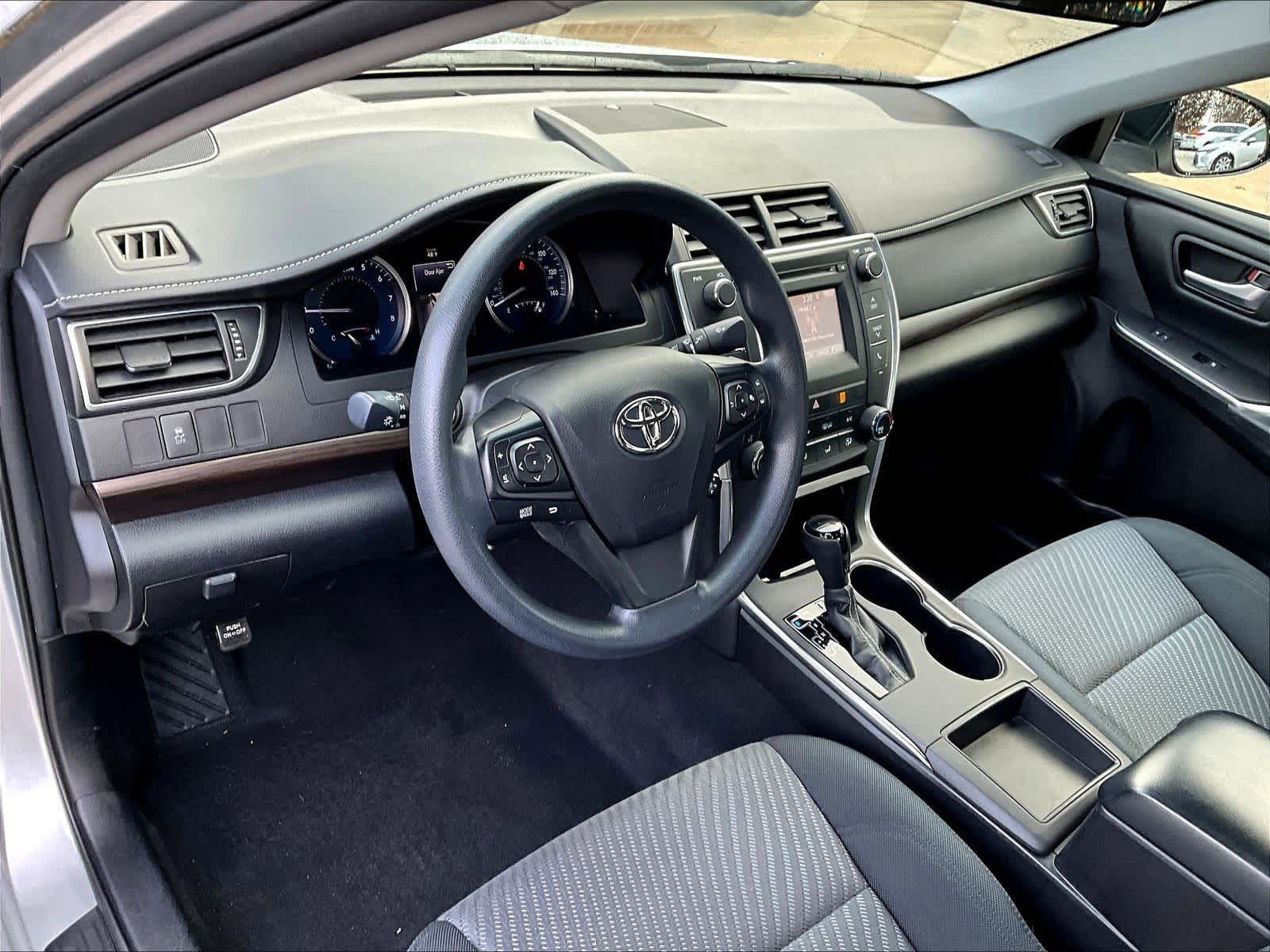 2016 Toyota Camry LE - Photo 8