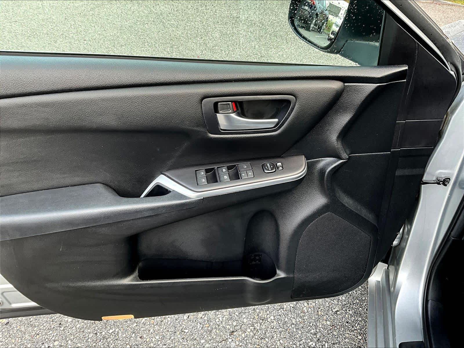 2016 Toyota Camry LE - Photo 9