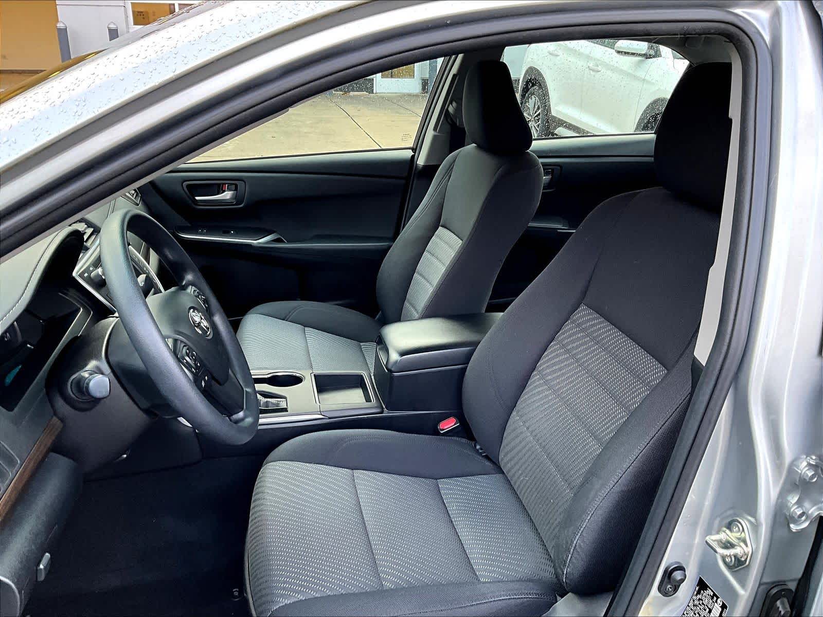 2016 Toyota Camry LE - Photo 10