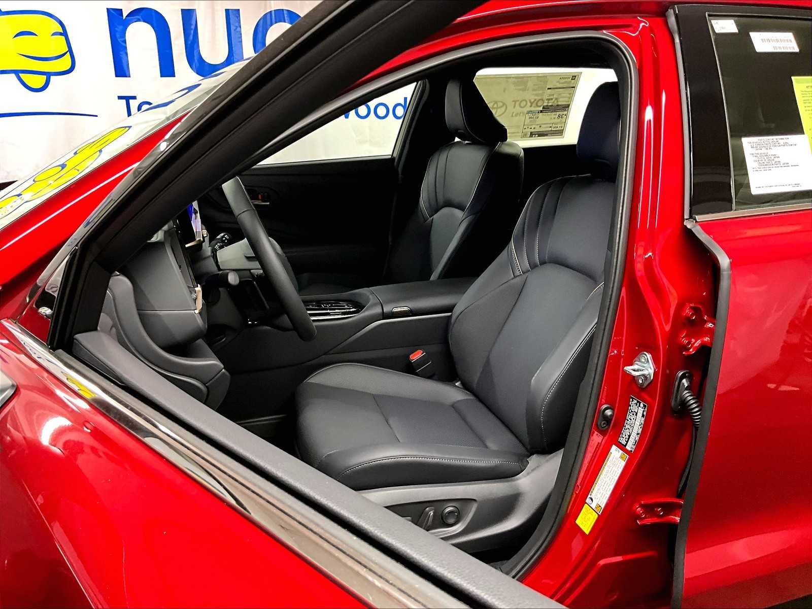 2025 Toyota Crown Signia Limited - Photo 11