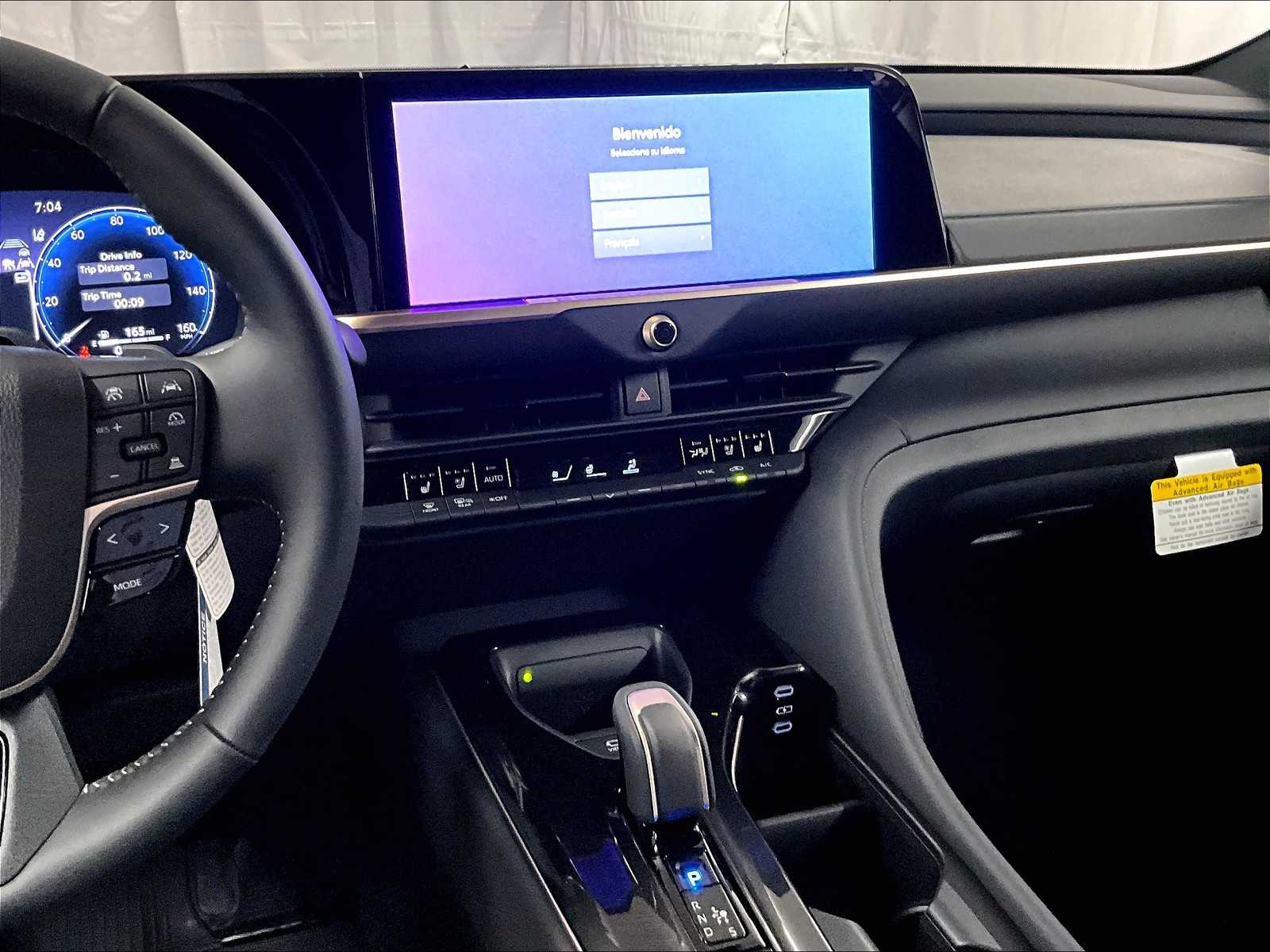 2025 Toyota Crown Signia Limited - Photo 13