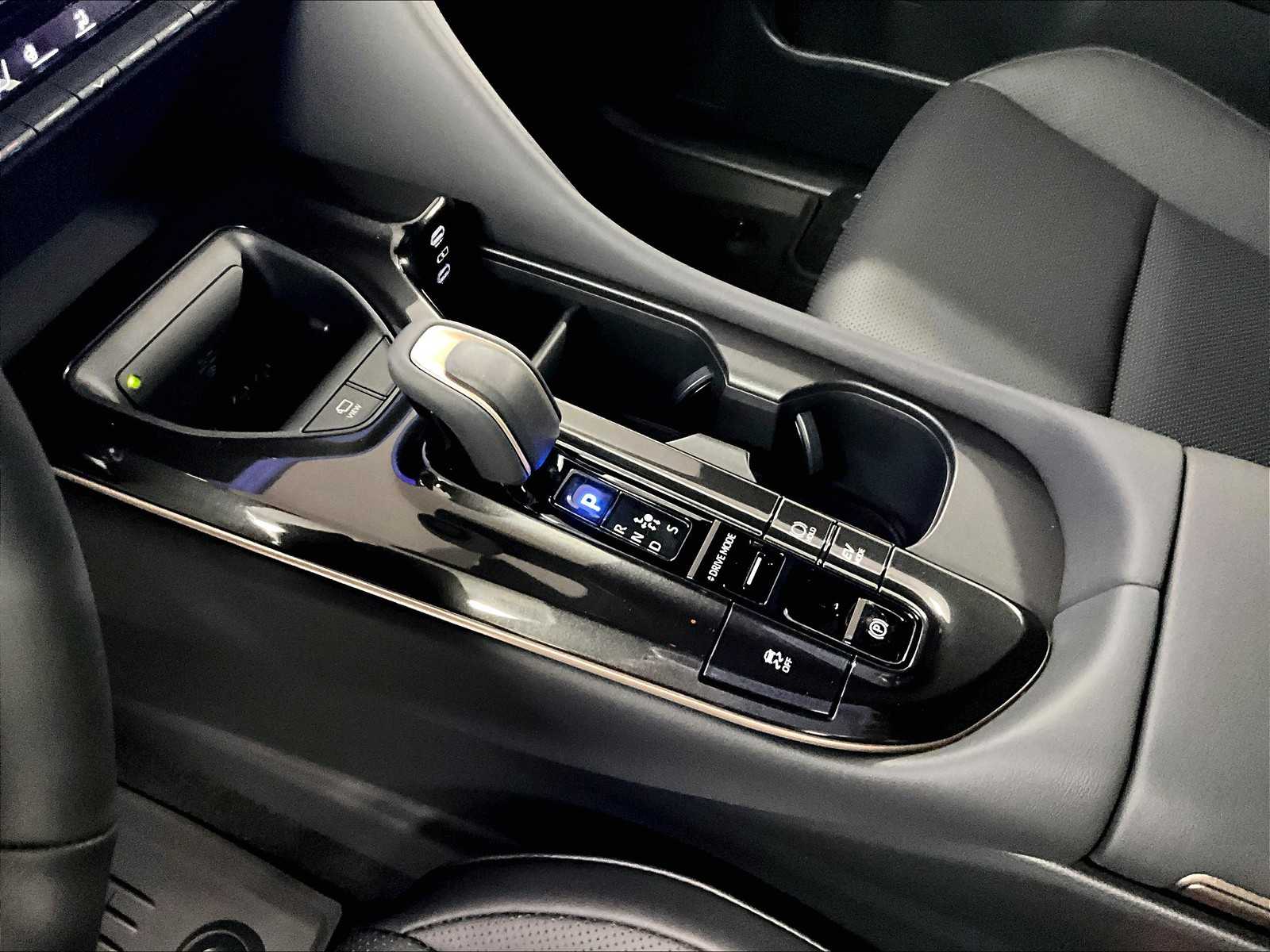 2025 Toyota Crown Signia Limited - Photo 14