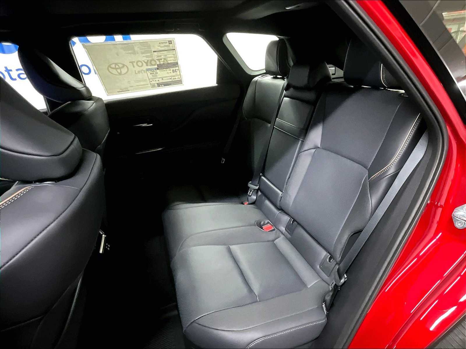 2025 Toyota Crown Signia Limited - Photo 15