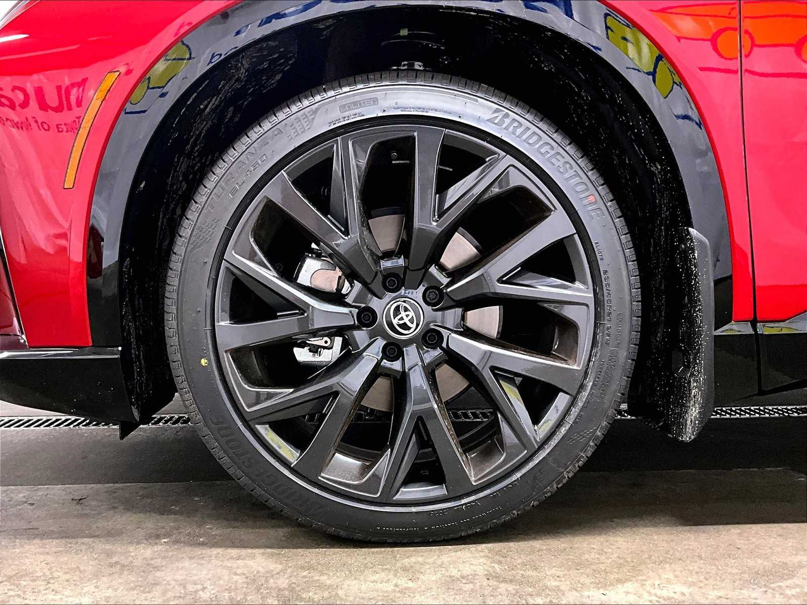 2025 Toyota Crown Signia Limited - Photo 8