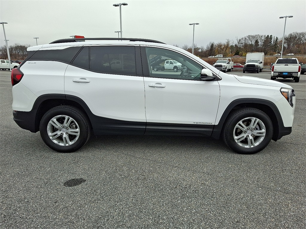 2023 GMC Terrain SLE - Photo 8