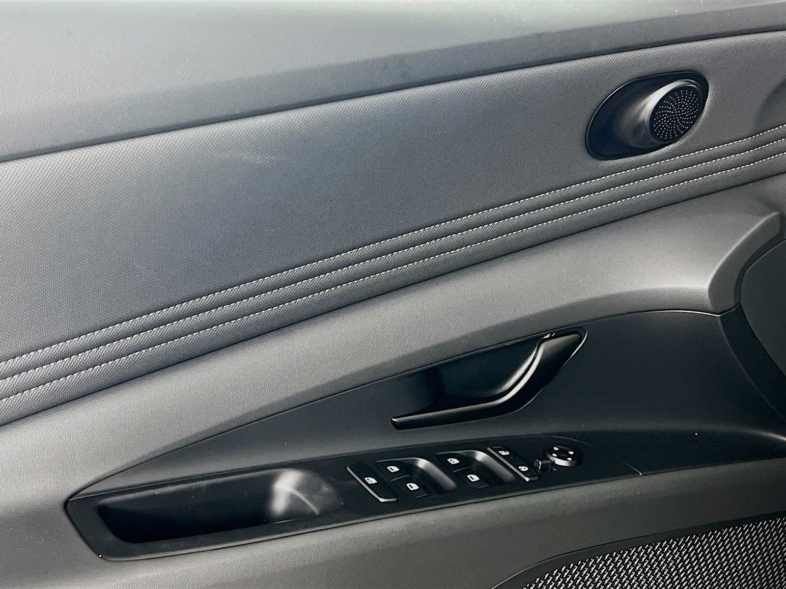 2025 Hyundai Elantra Hybrid SEL Sport - Photo 16