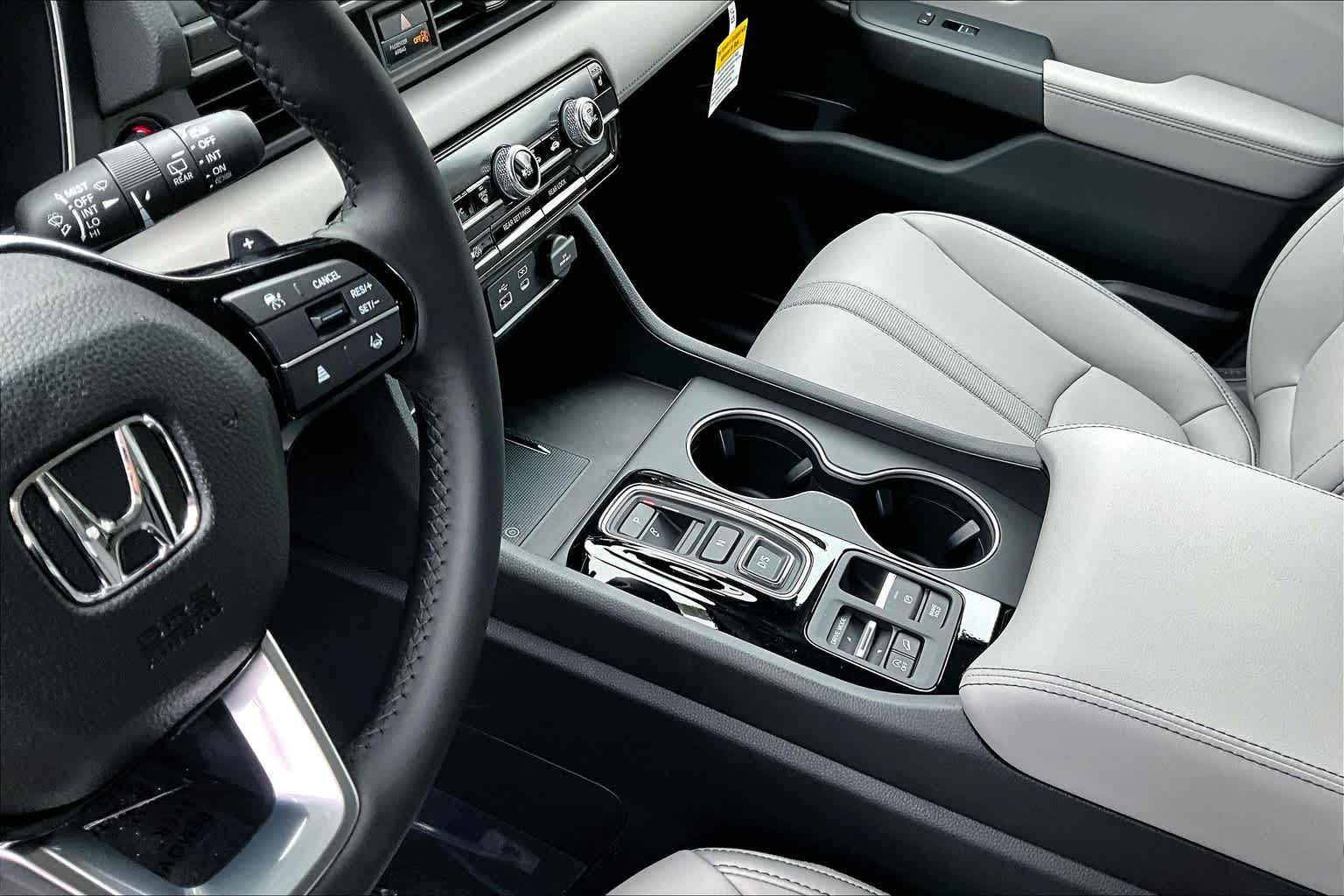 2025 Honda Pilot Touring - Photo 14