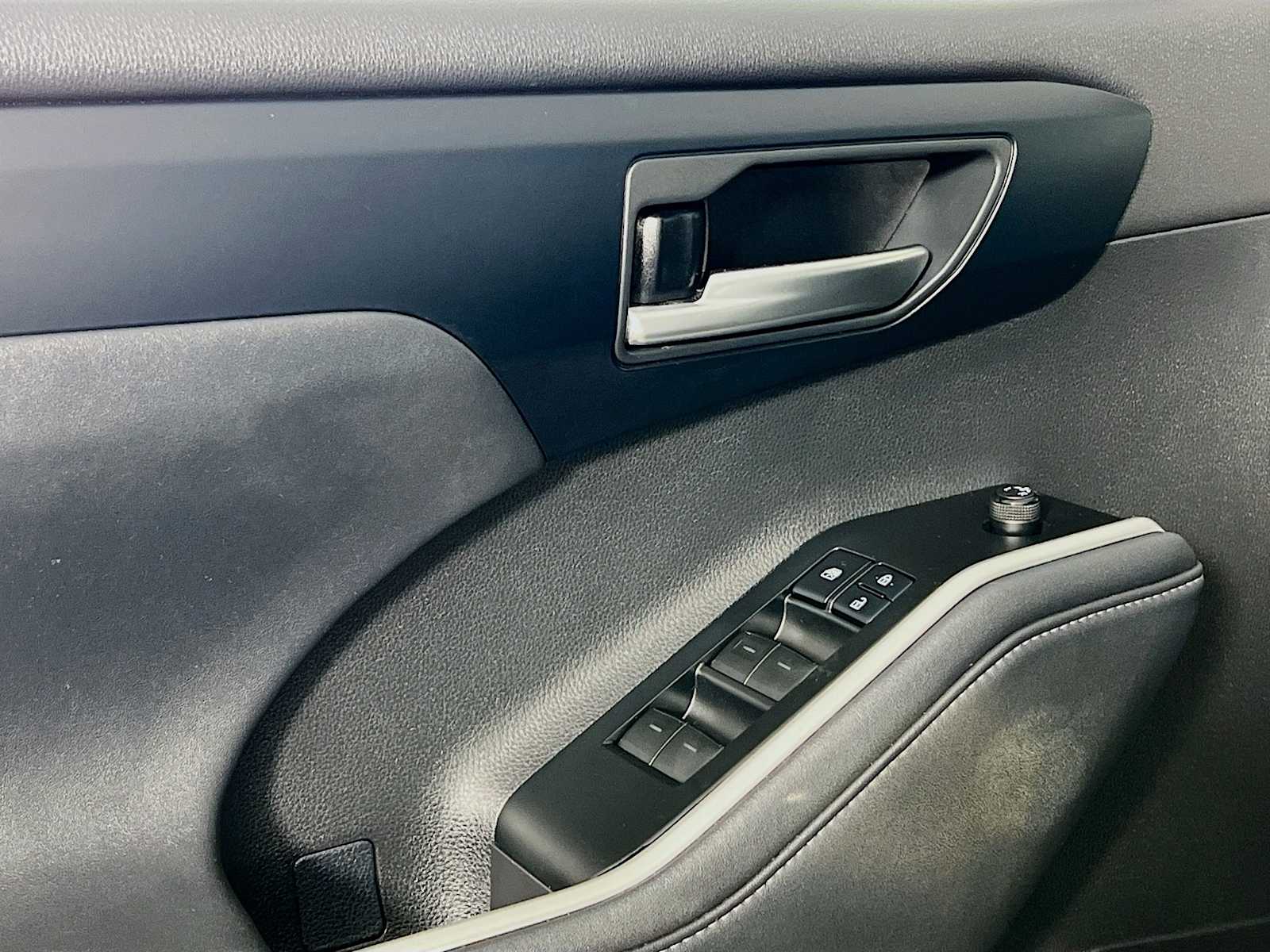 2021 Toyota Highlander XLE - Photo 17