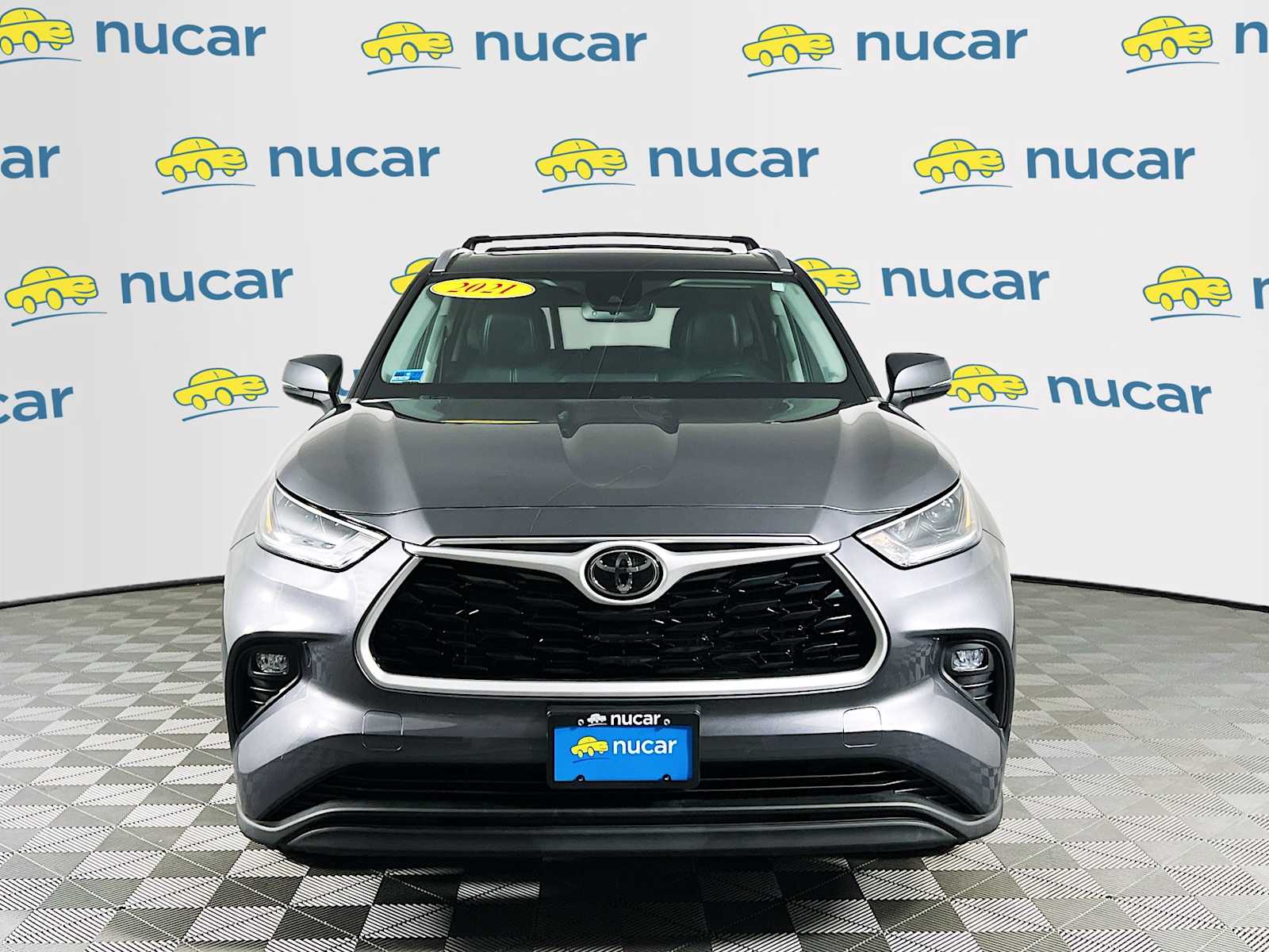 2021 Toyota Highlander XLE - Photo 2