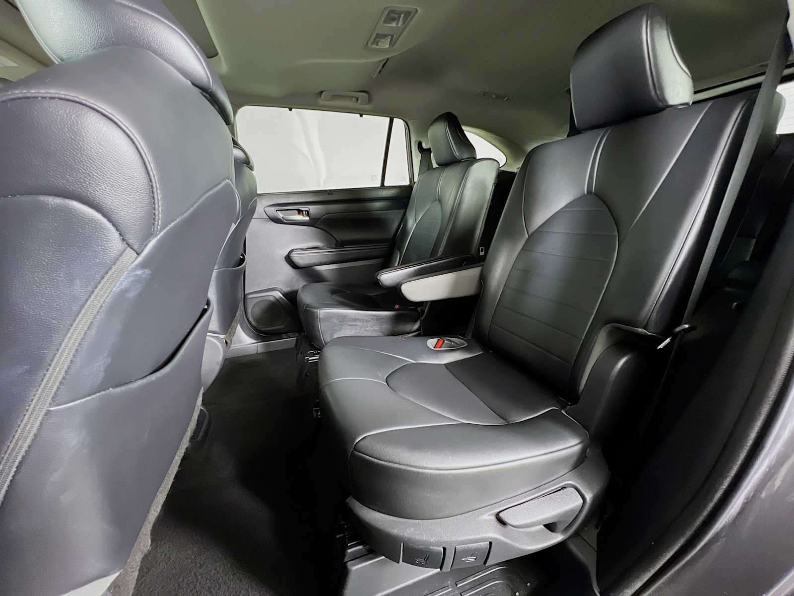 2021 Toyota Highlander XLE - Photo 25